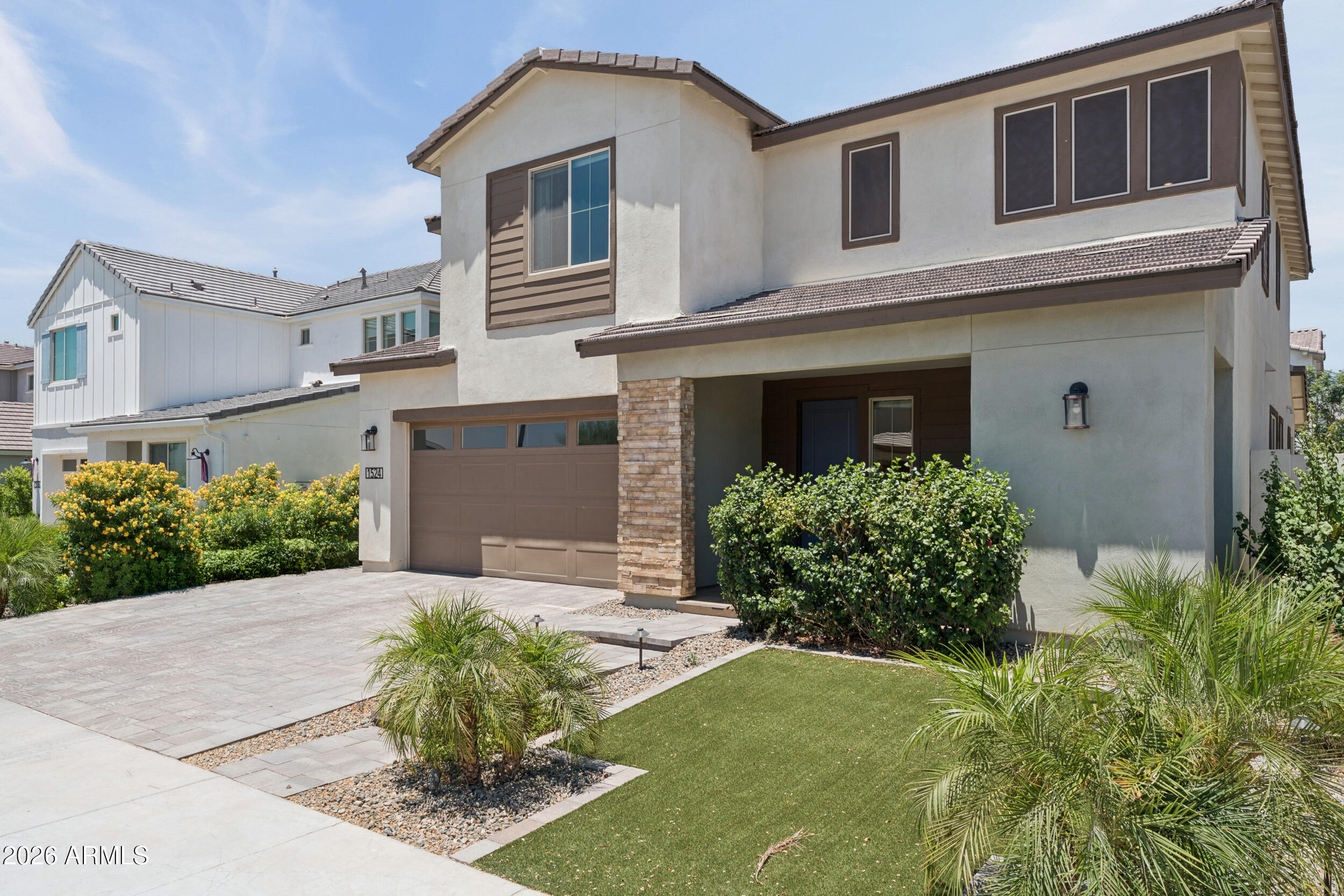 1524 E CAROB Court