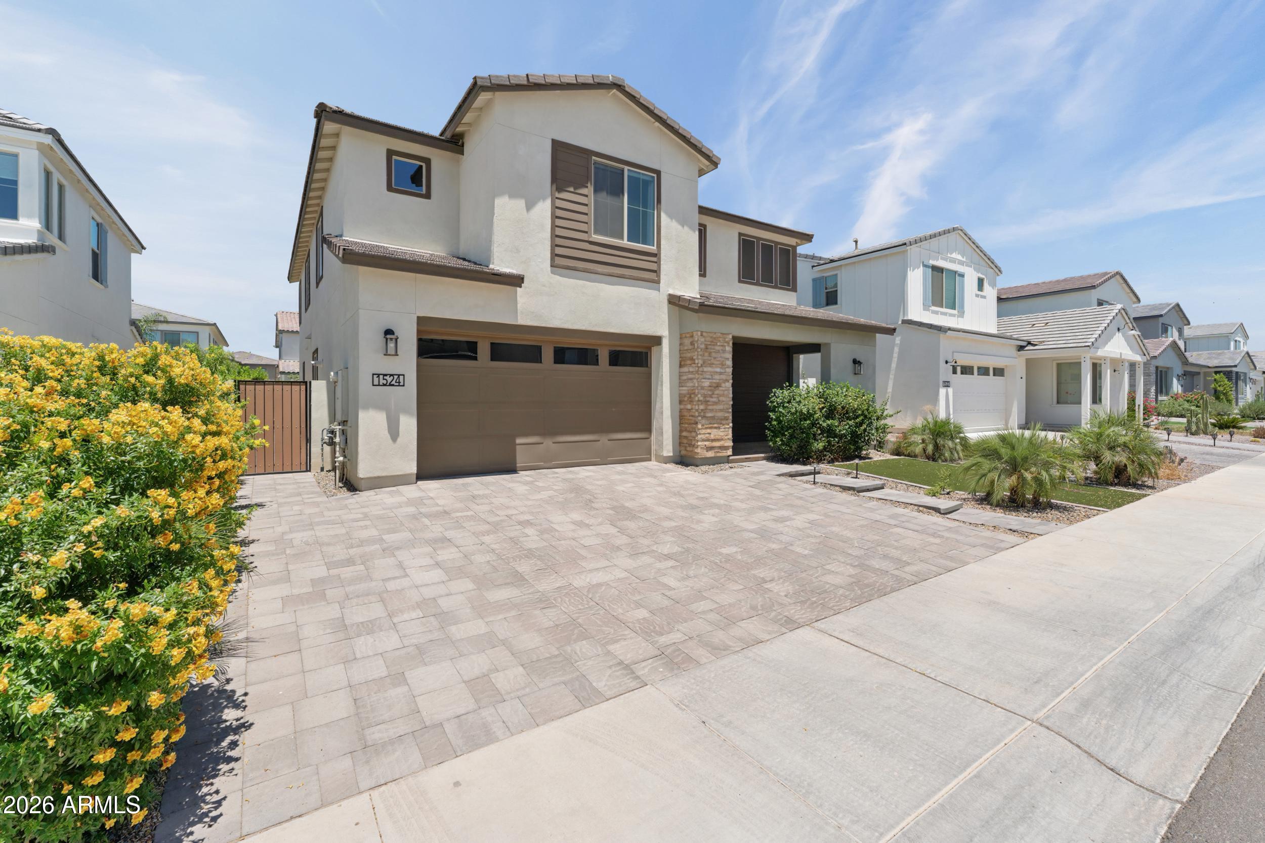 1524 E CAROB Court