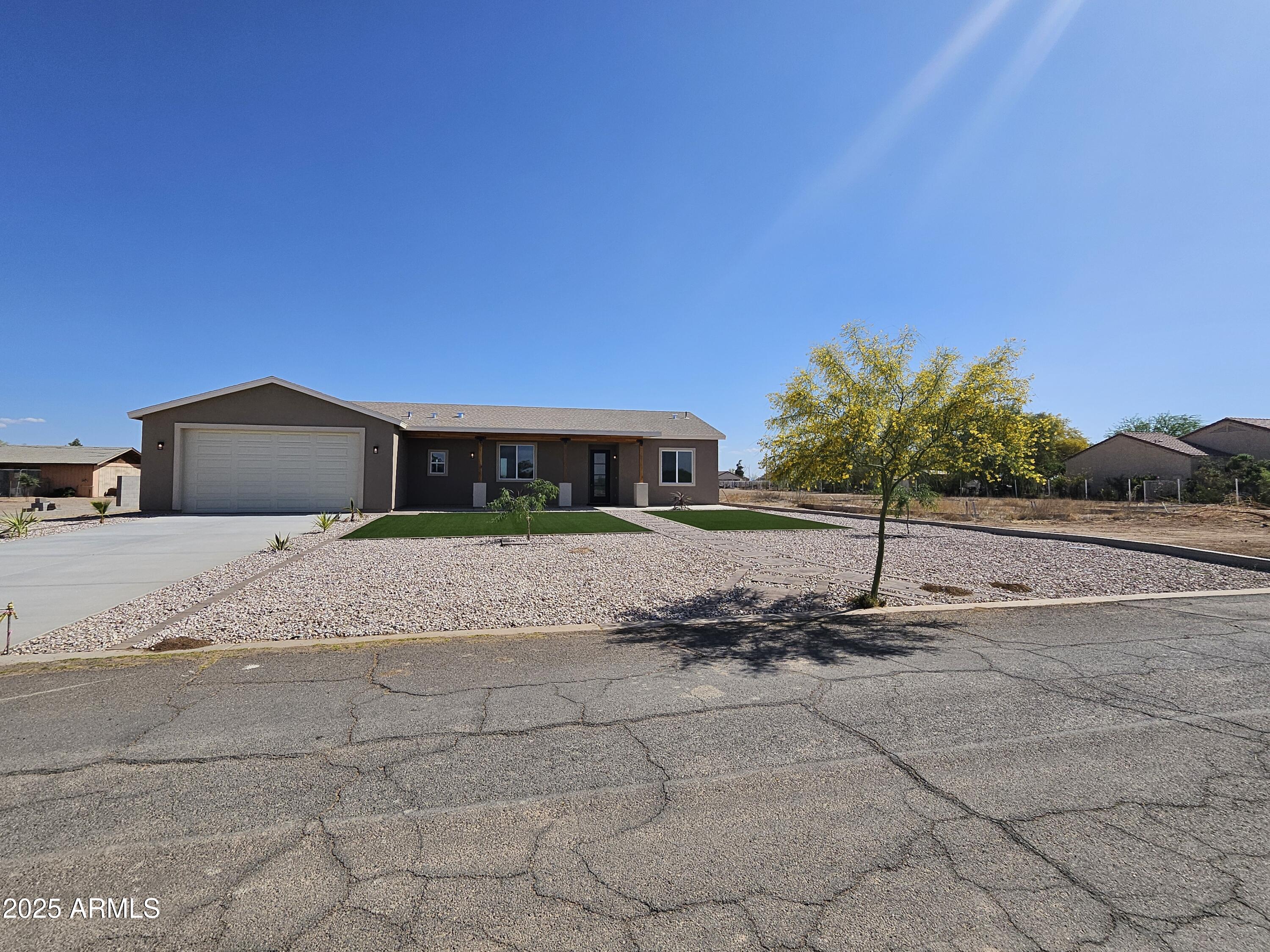 4433 E PINTO Drive