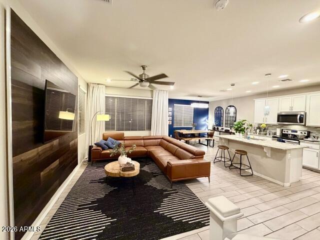 2254 E UNIVERSITY Drive 14