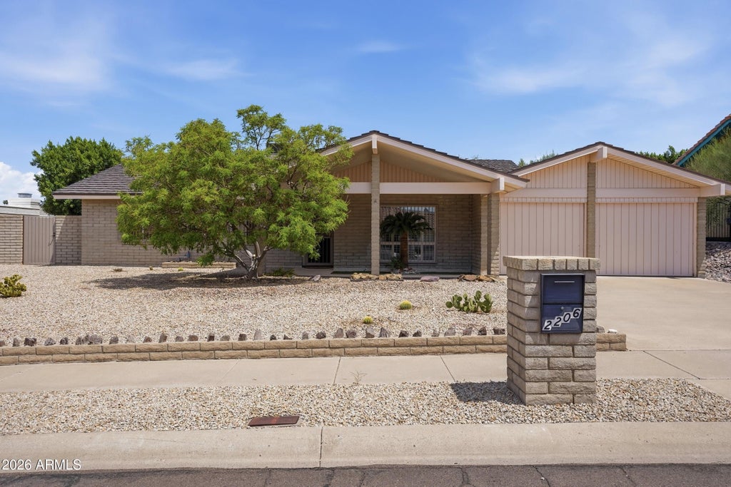 Photo of 2206 E Nicolet Avenue, Phoenix, AZ 85020 (MLS # 7056851)