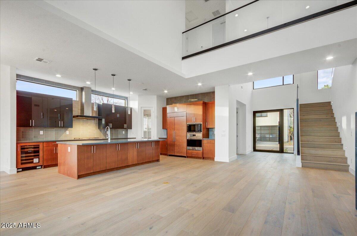 100 W NORTHERN Avenue 7