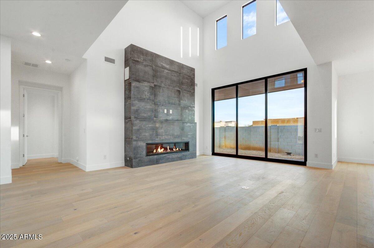 100 W NORTHERN Avenue 7
