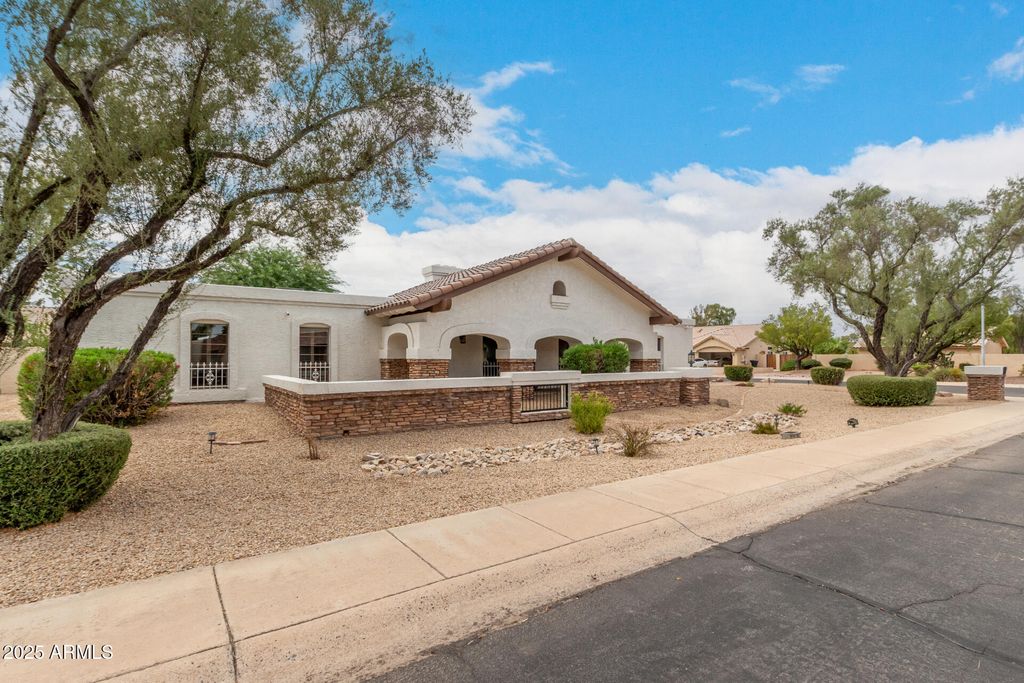 Photo of 1809 E Carver Road, Tempe, AZ 85284 (MLS # 6914044)