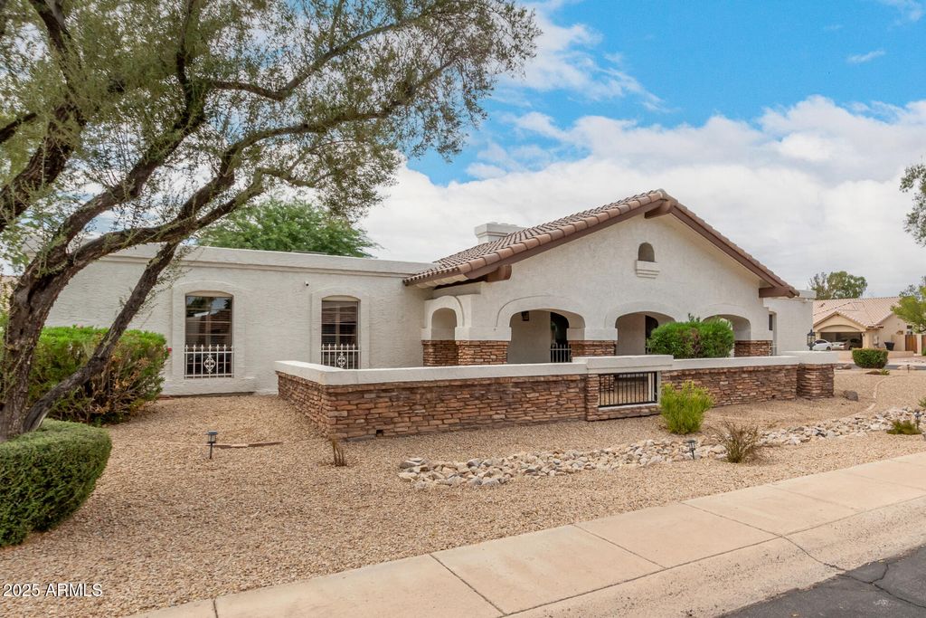 Photo of 1809 E Carver Road, Tempe, AZ 85284 (MLS # 6914044)
