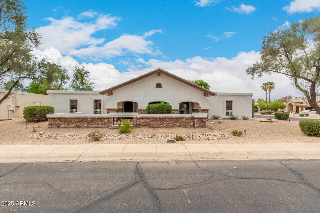 Photo of 1809 E Carver Road, Tempe, AZ 85284 (MLS # 6914044)