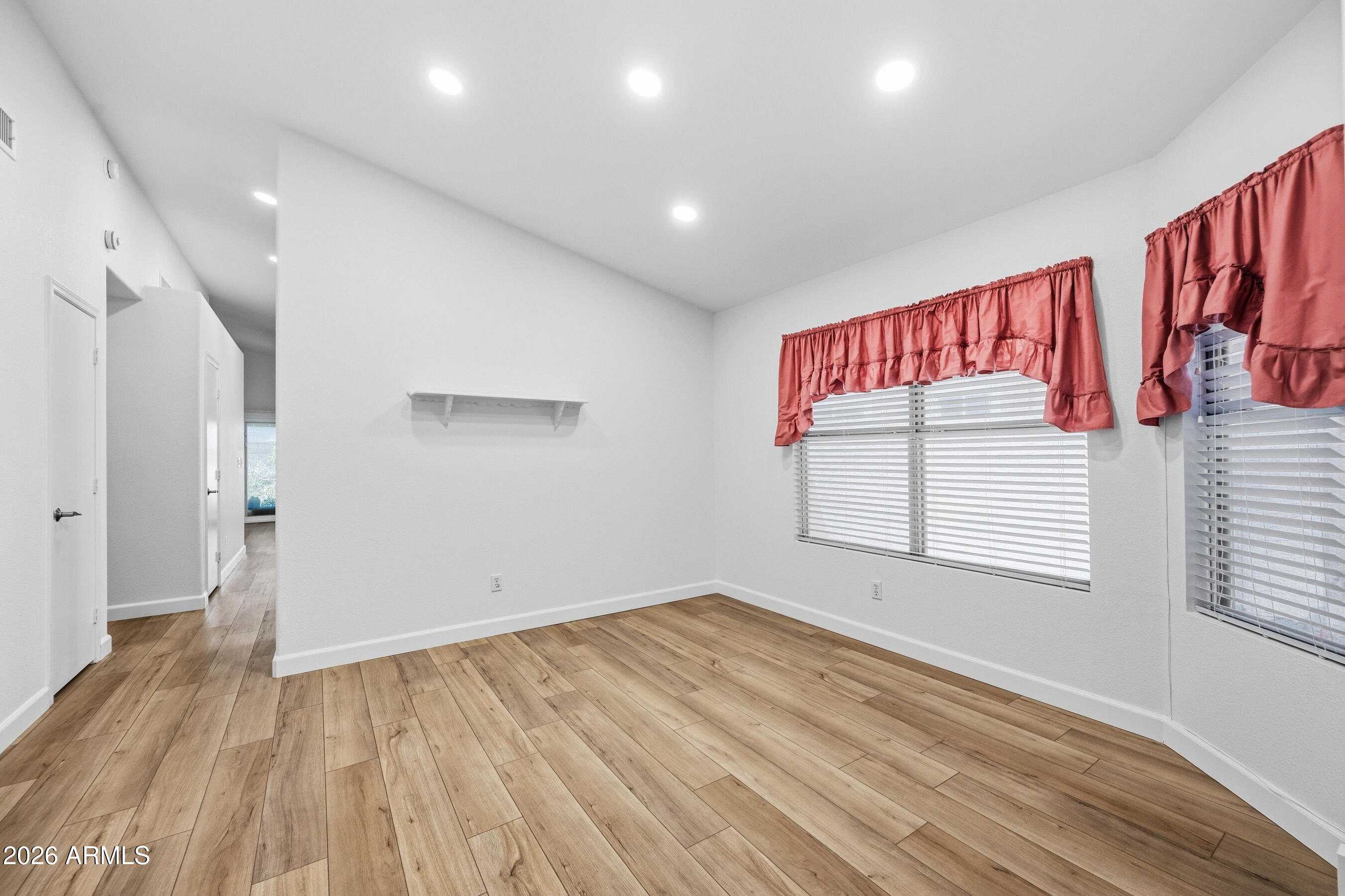 1142 W SPARROW Drive