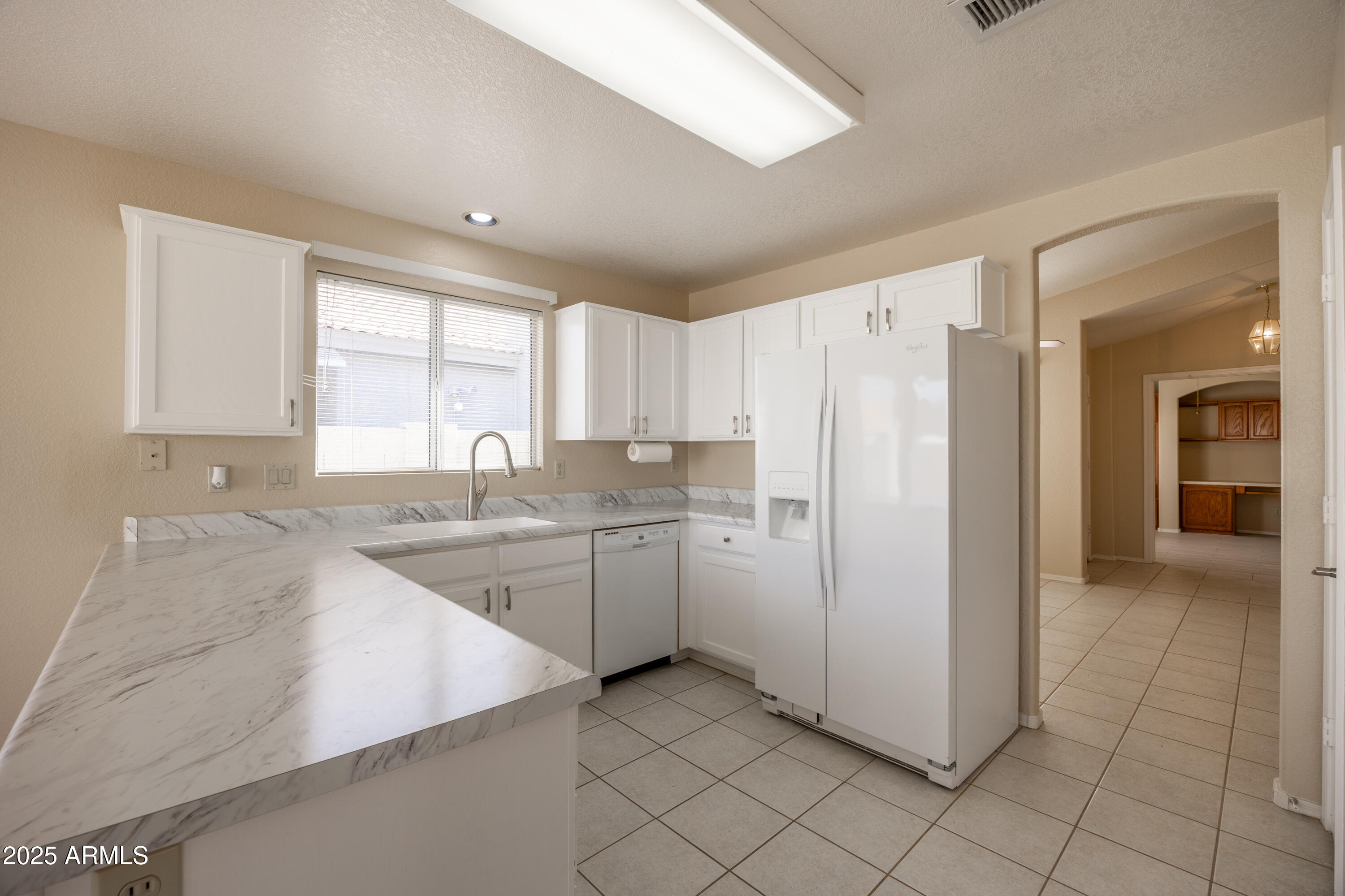 10622 W MOHAWK Lane