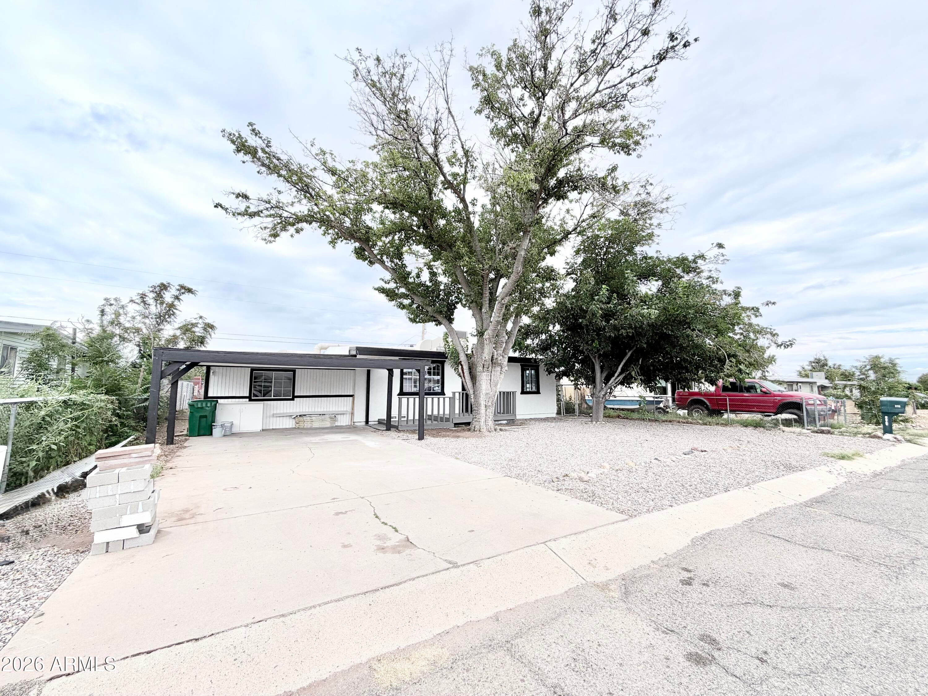111 E NAVAJO Street