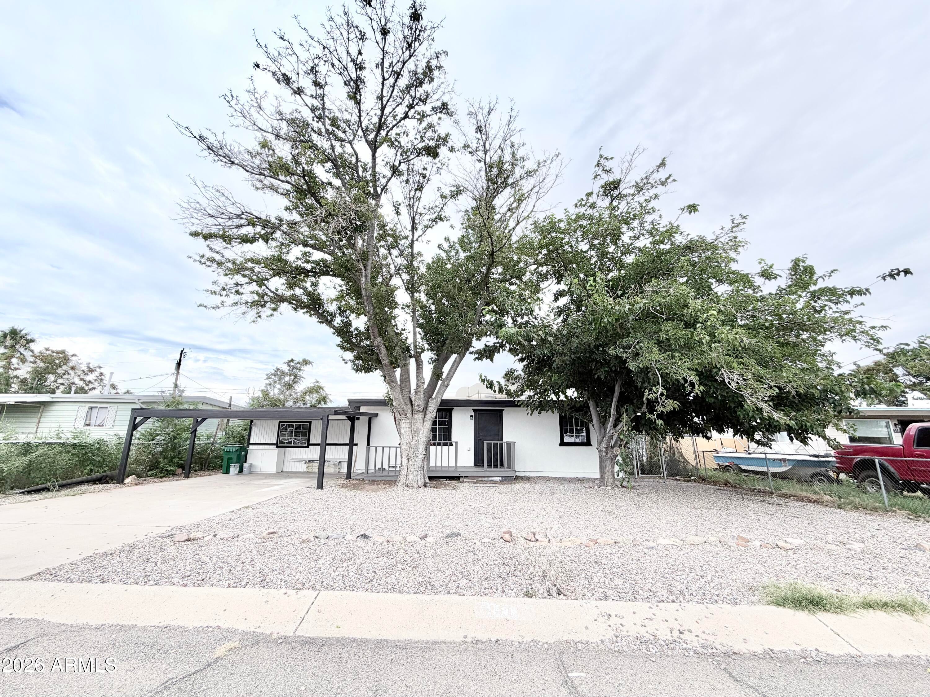 111 E NAVAJO Street