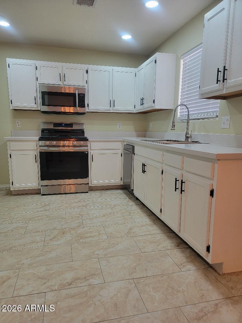 610 W COOLIDGE Avenue