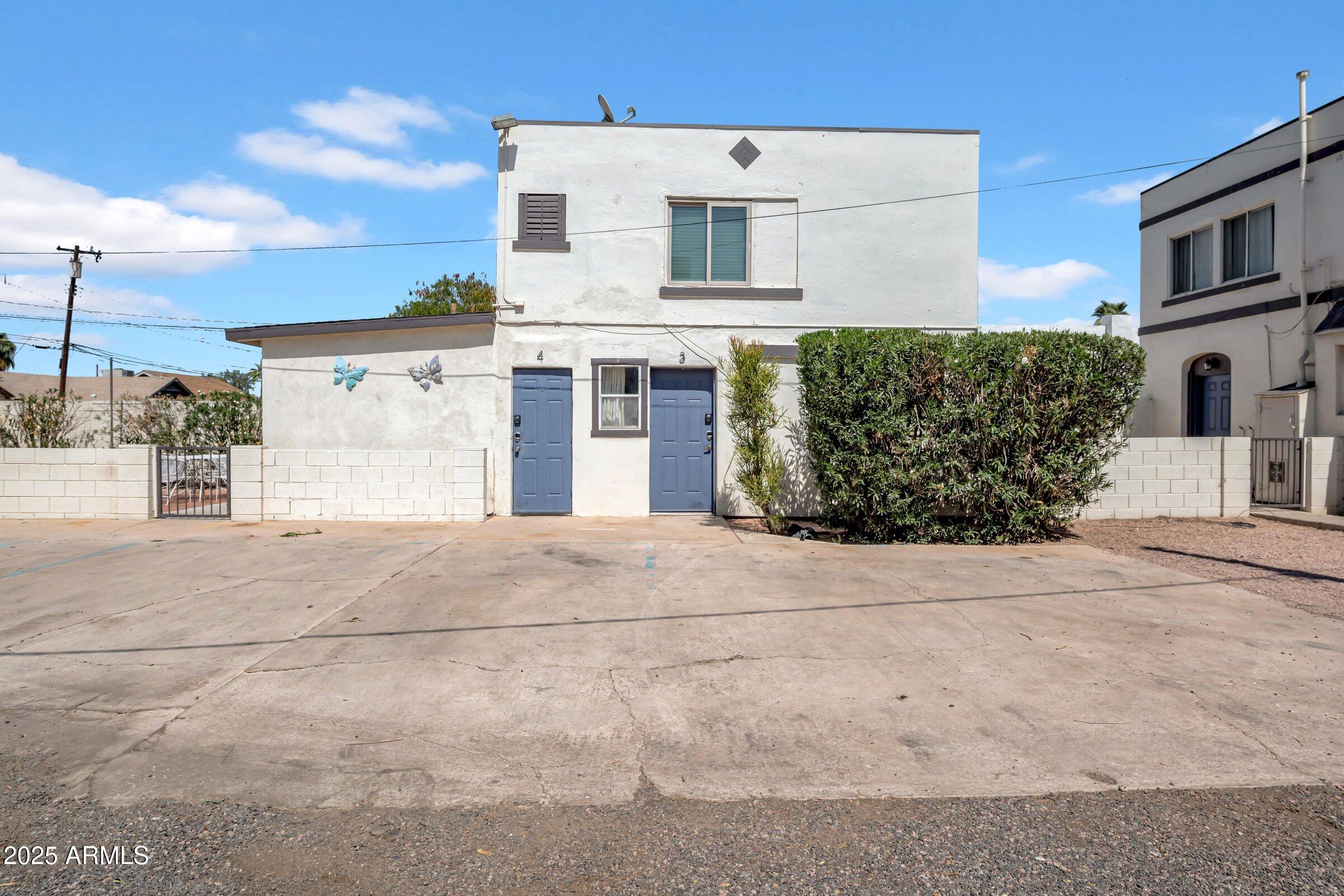 712 E PIERCE Street