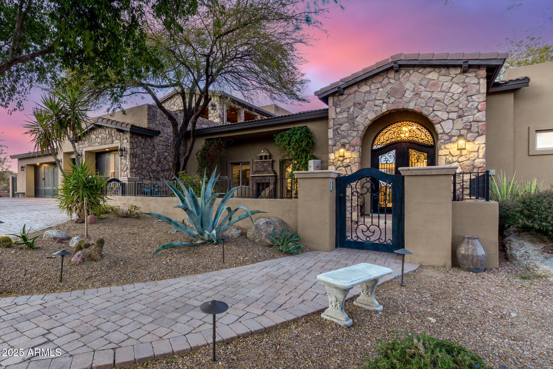 10638 E HEDGEHOG Place