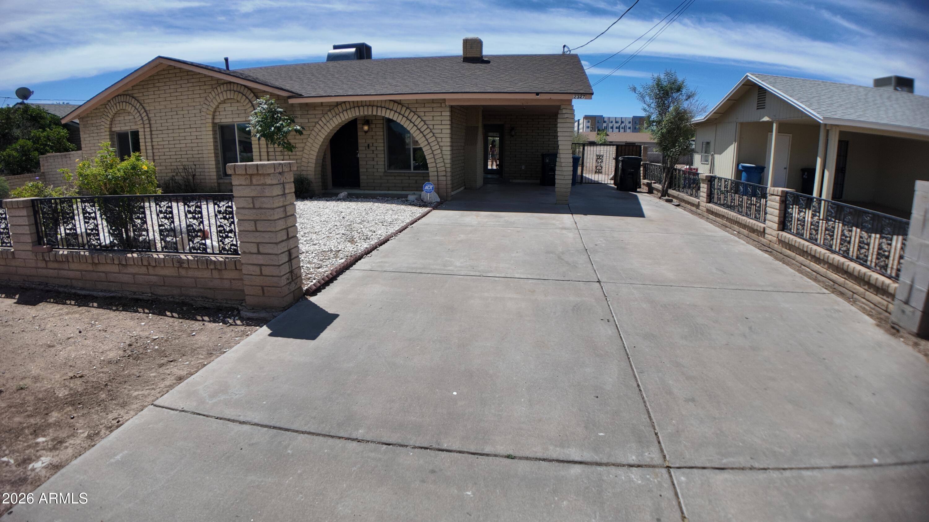 2327 E VICTORY Drive
