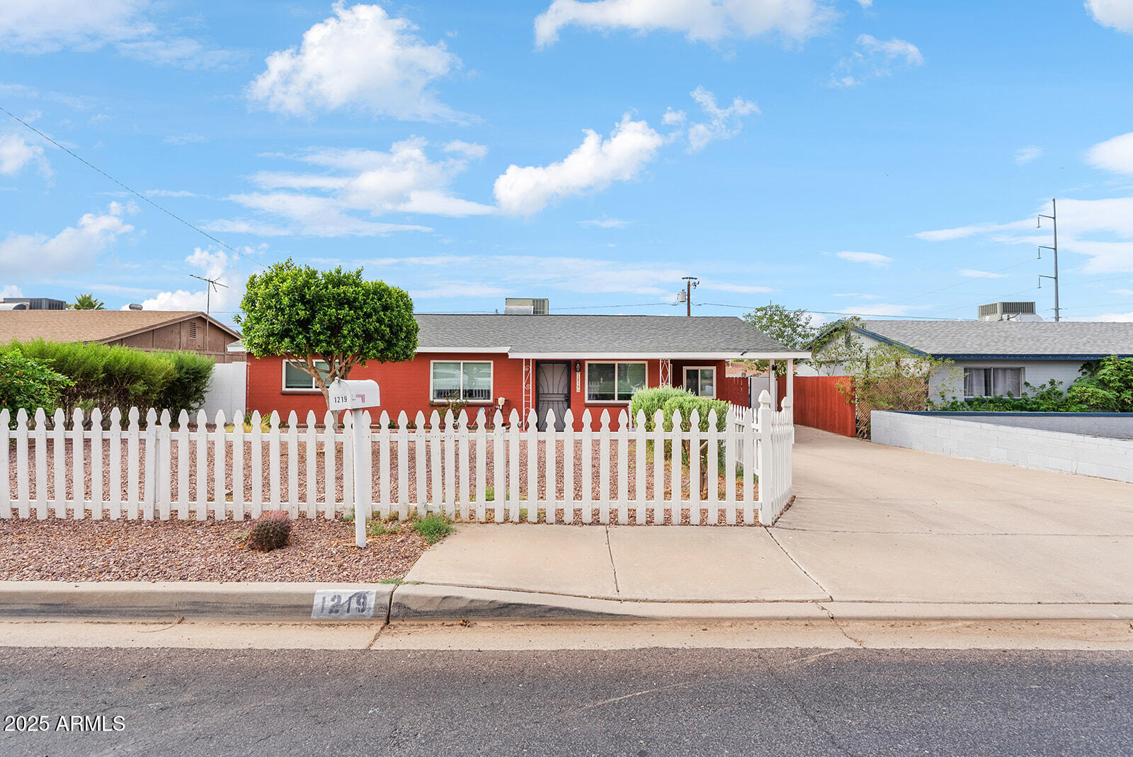 1219 E CHRISTY Drive