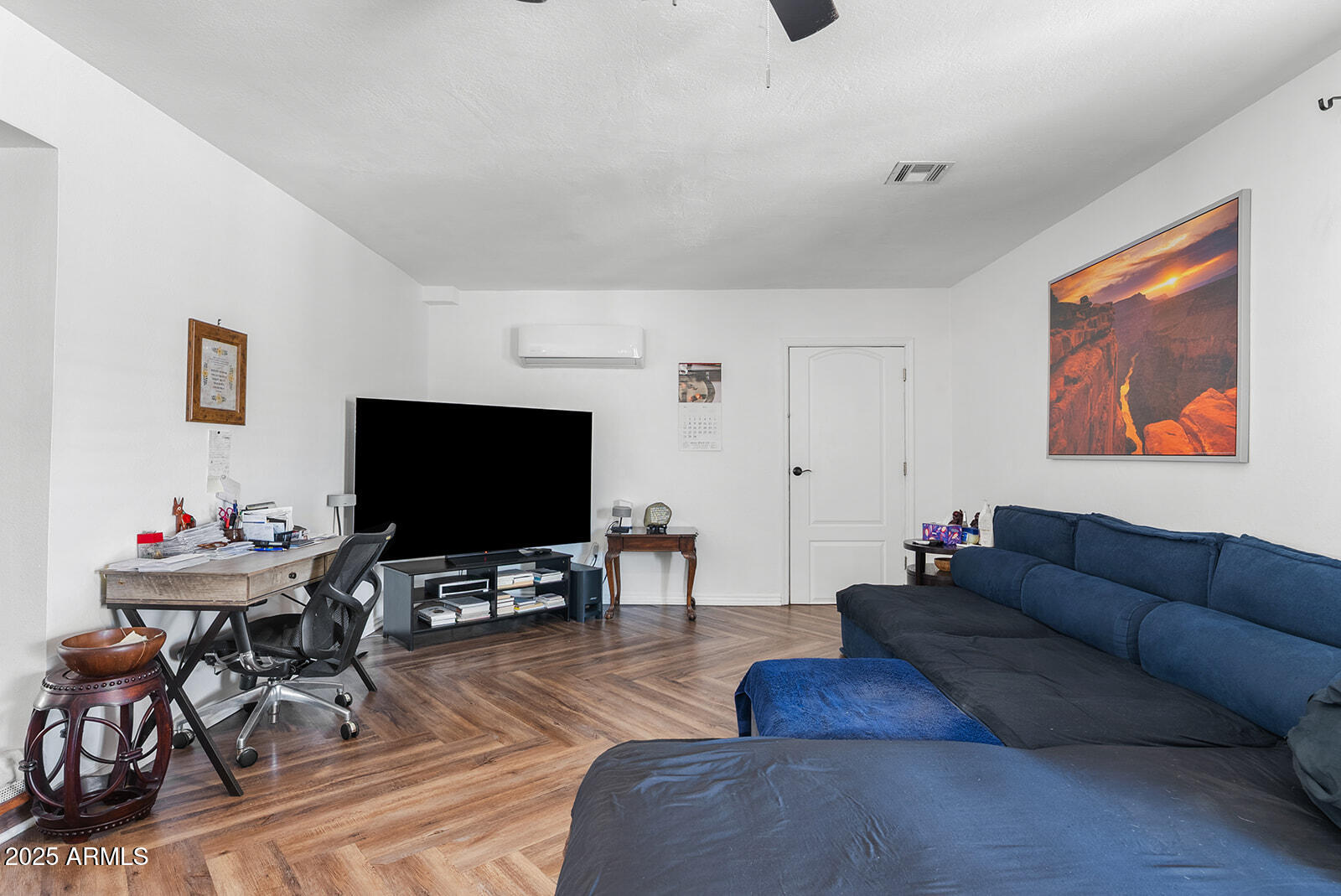 1219 E CHRISTY Drive