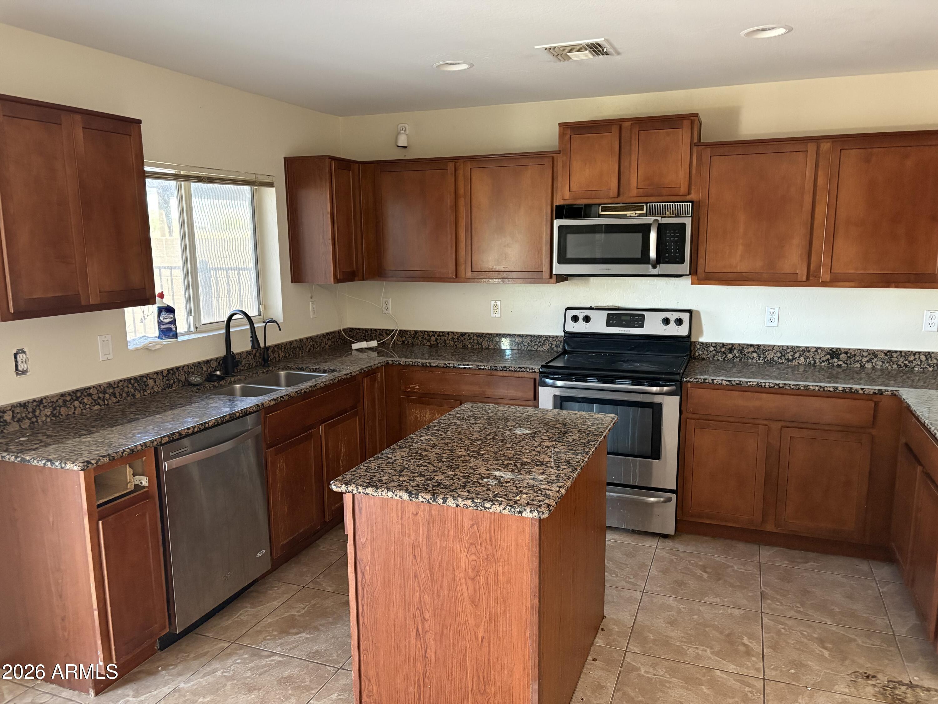 5222 E SILVERBELL Road