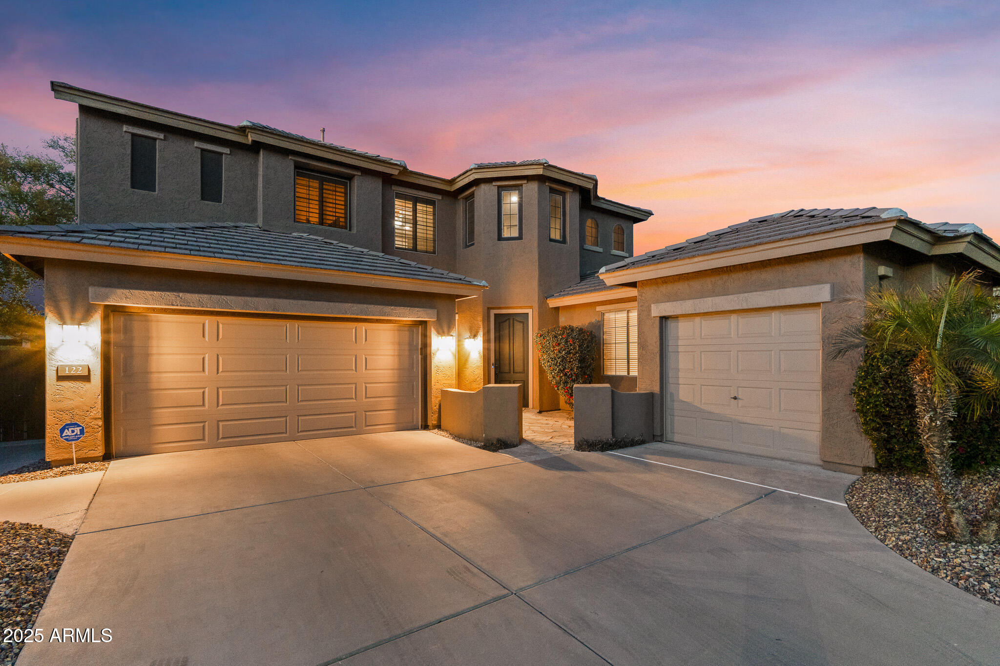 122 W RAVEN Drive