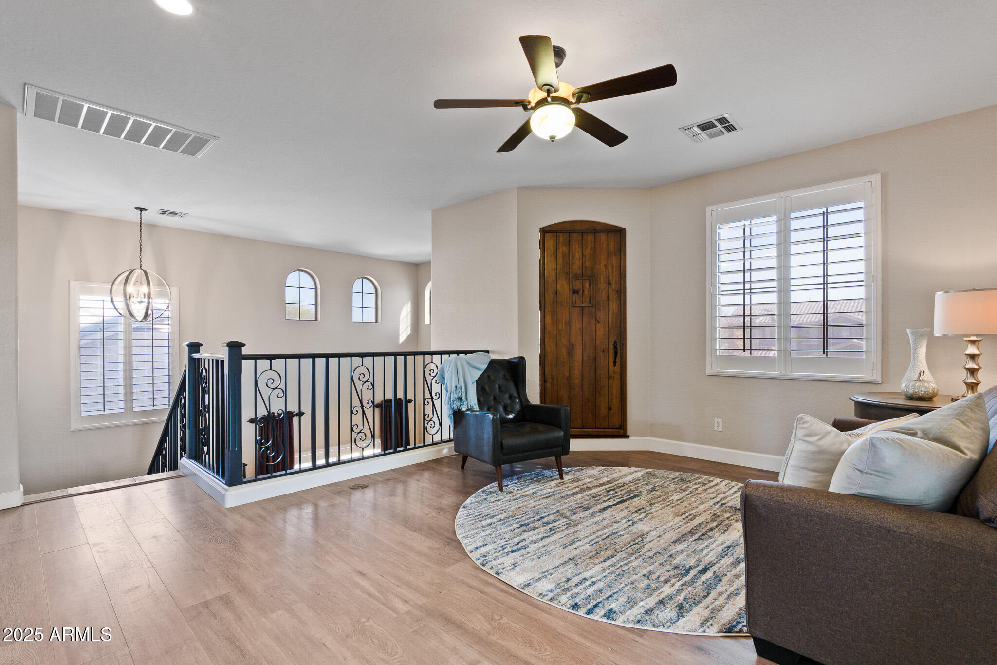 122 W RAVEN Drive