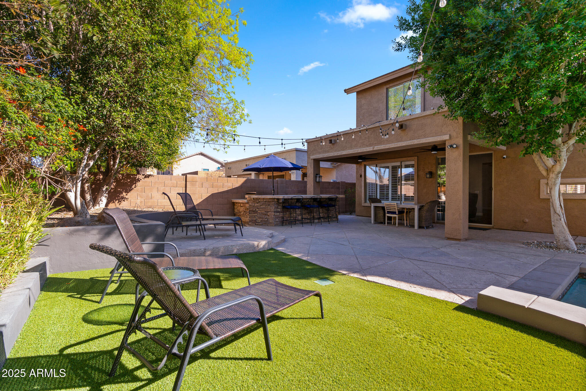 122 W RAVEN Drive