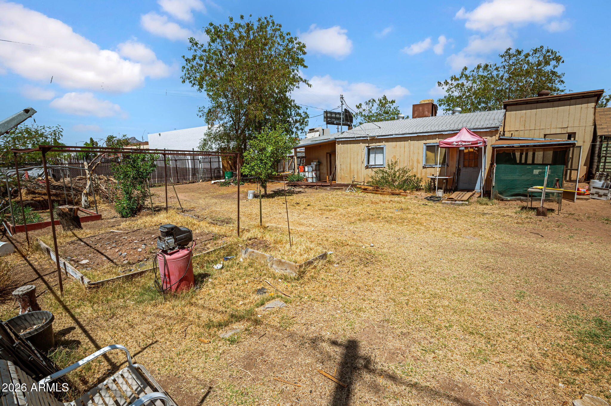 1646 E AMELIA Avenue