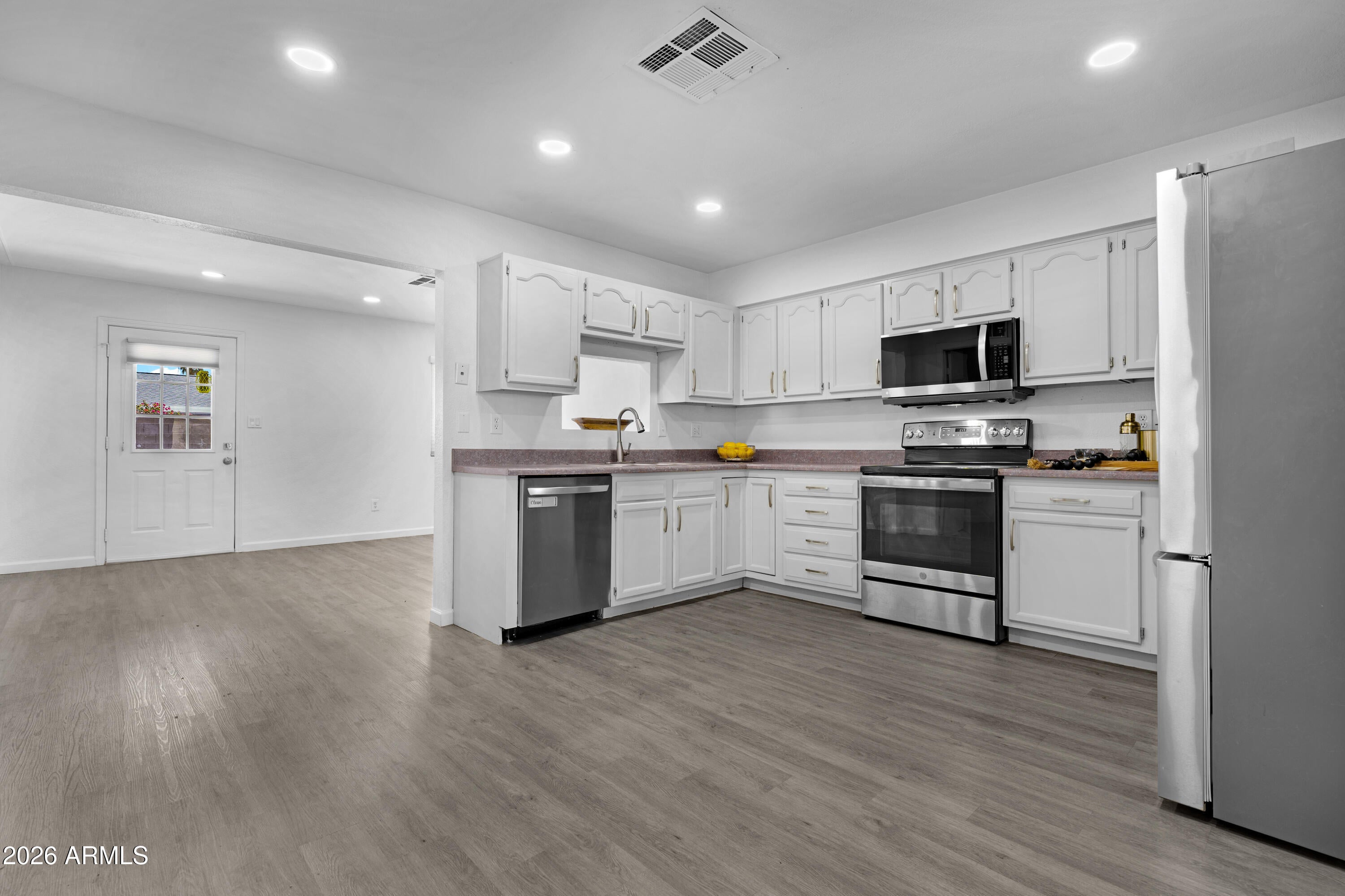 2543 E IMPALA Avenue