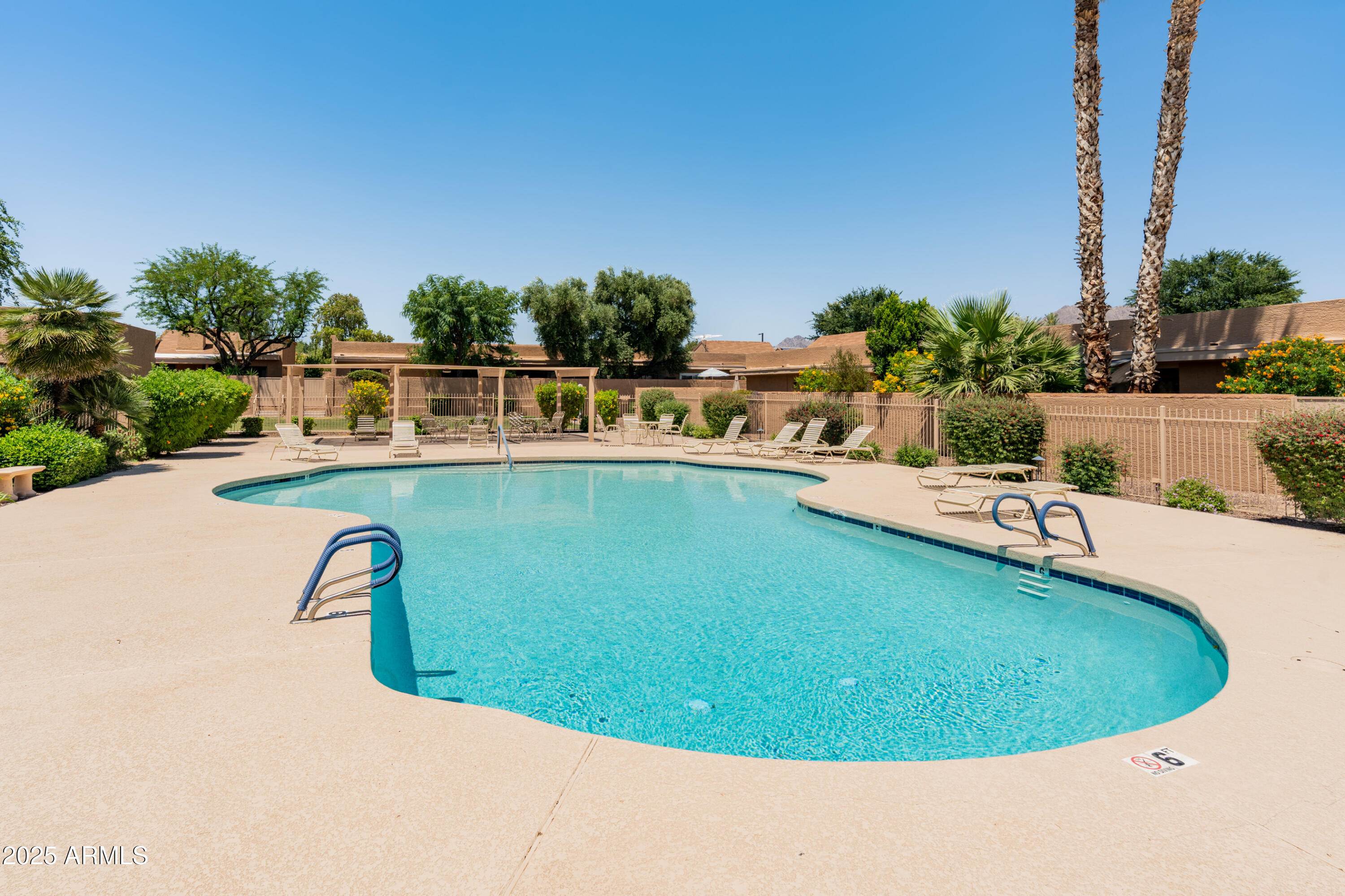 Scottsdale, Arizona 85260, United States, 2 Bedrooms Bedrooms, ,2 BathroomsBathrooms,Residential,Pending,136506