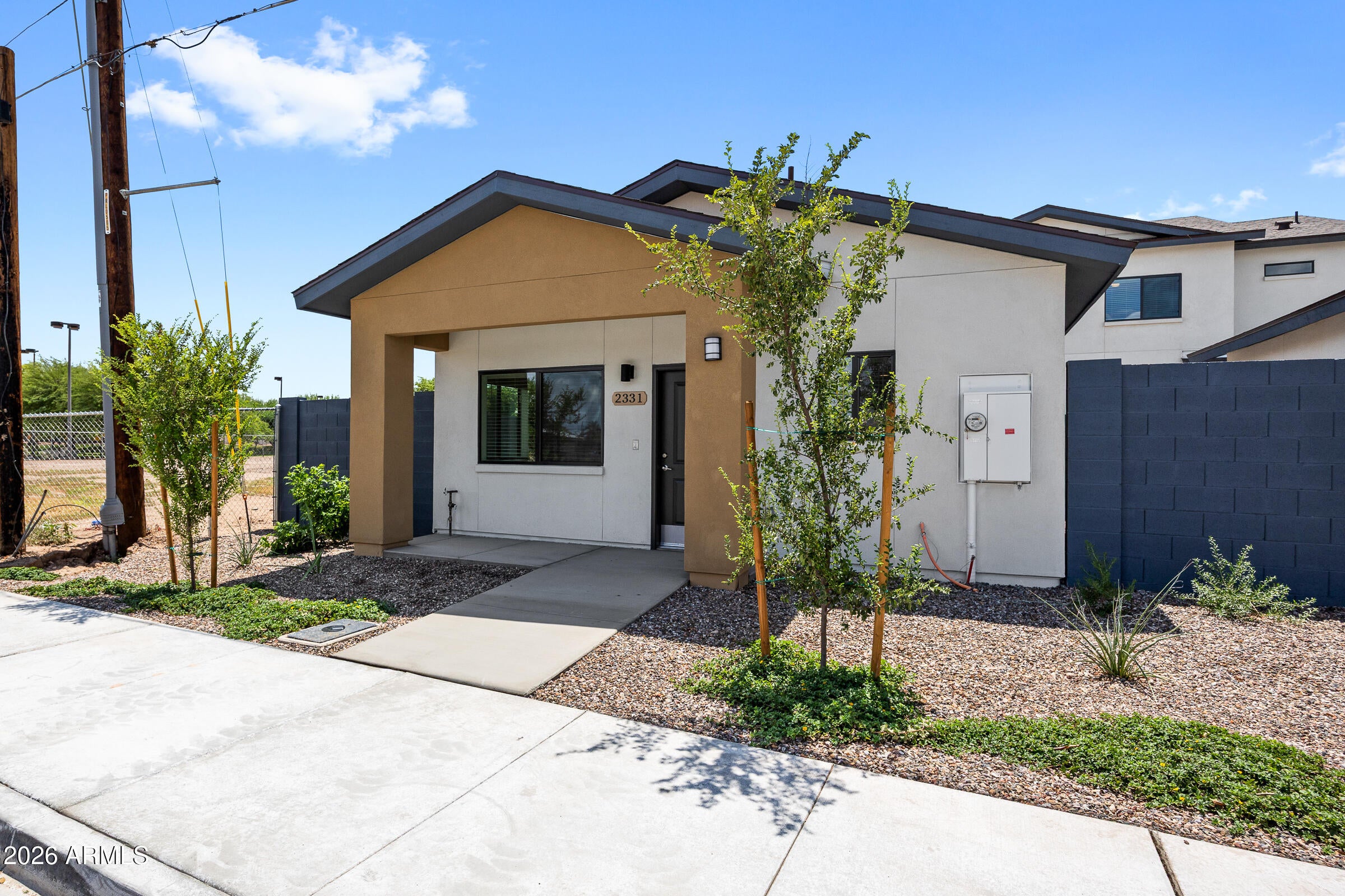 2331 E MCARTHUR Drive