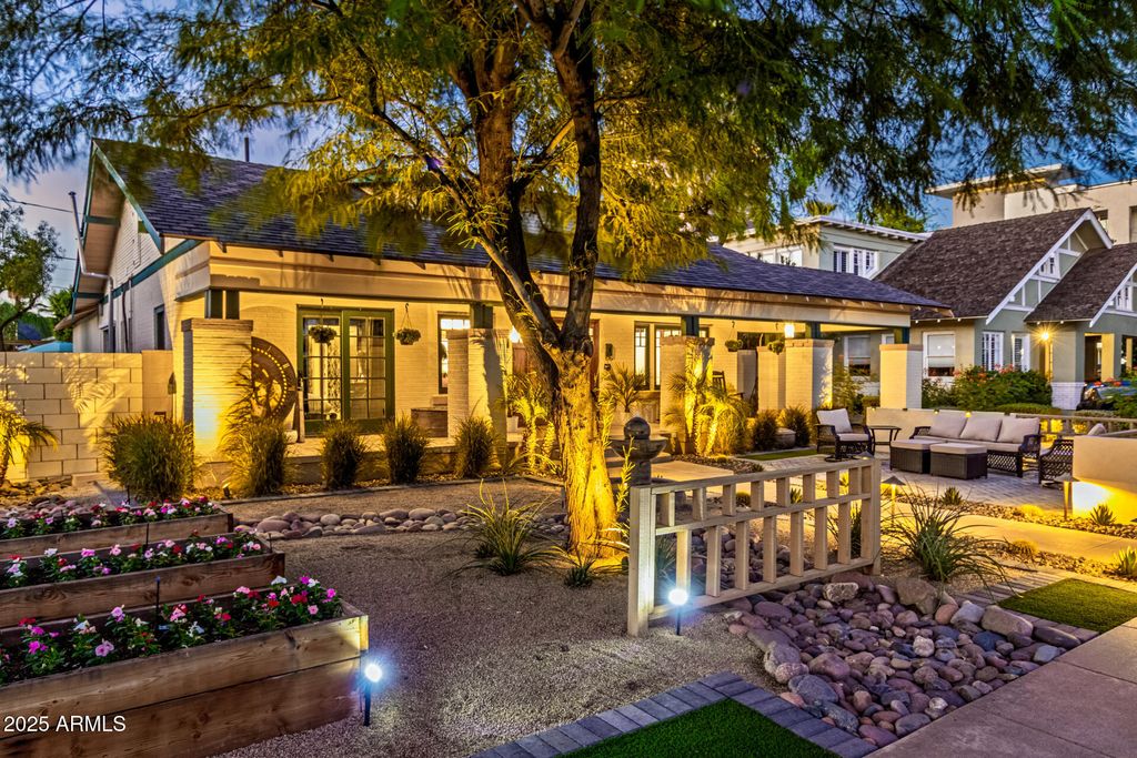 Photo of 108 W Almeria Road W, Phoenix, AZ 85003 (MLS # 6914581)