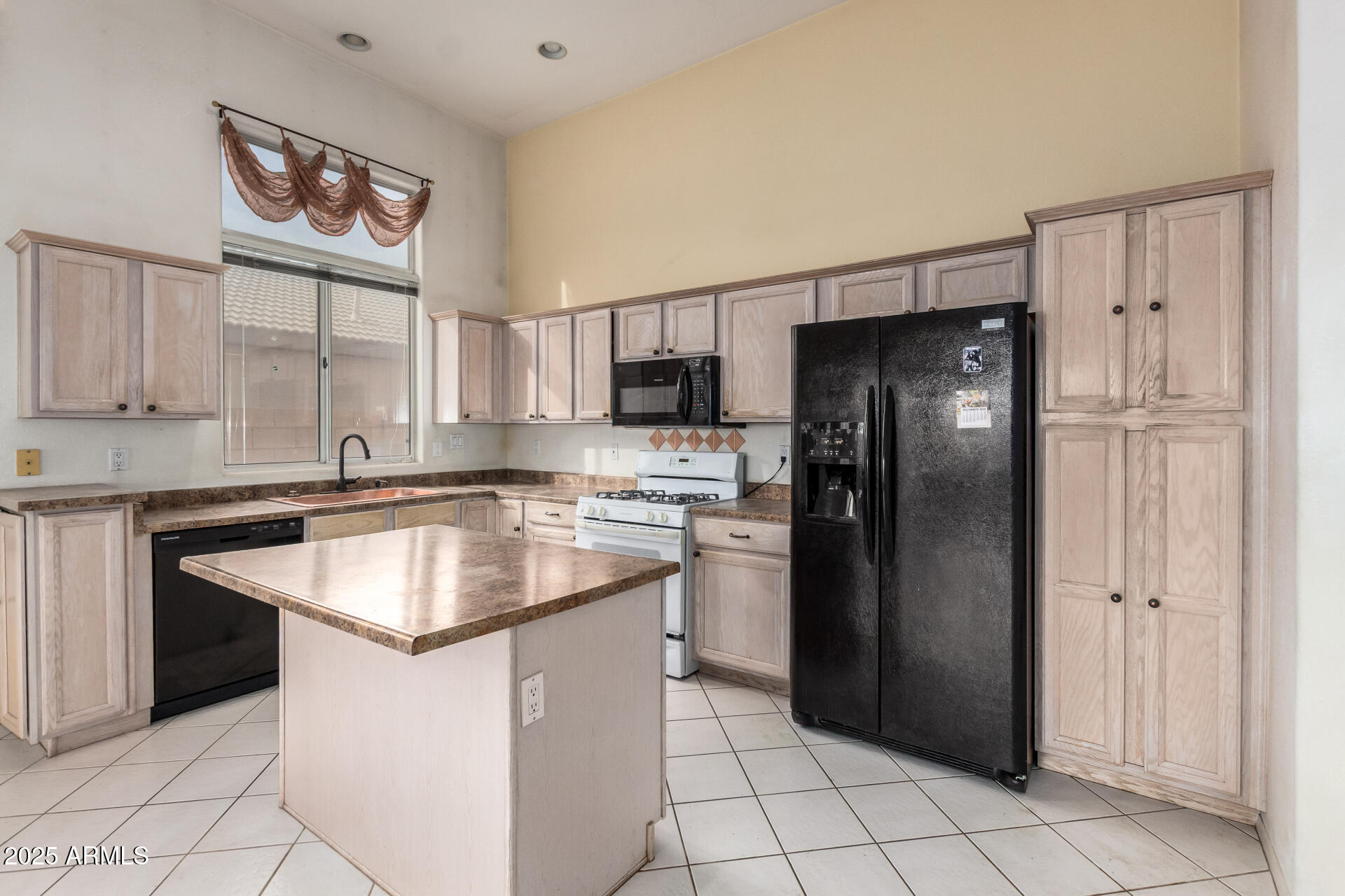 6881 W PONTIAC Drive