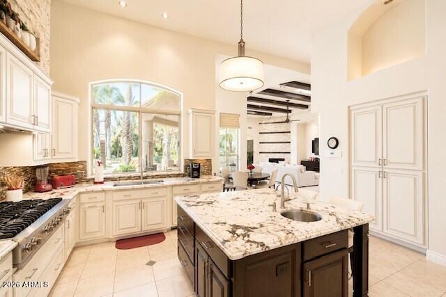 7407 N 71st Place