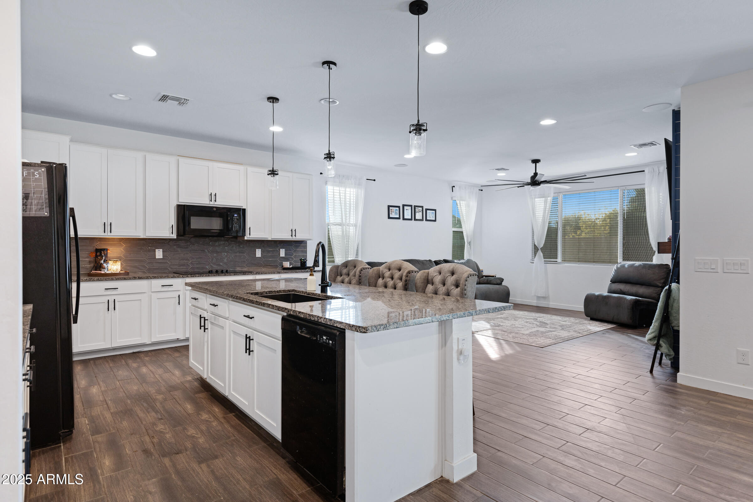 CRESTFIELD MANOR AT ARIZONA FARMS VILLAGE PAR 1 - Residential