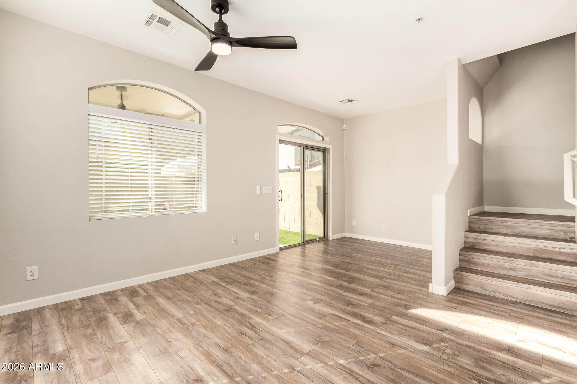 2725 E MINE CREEK Road 1010