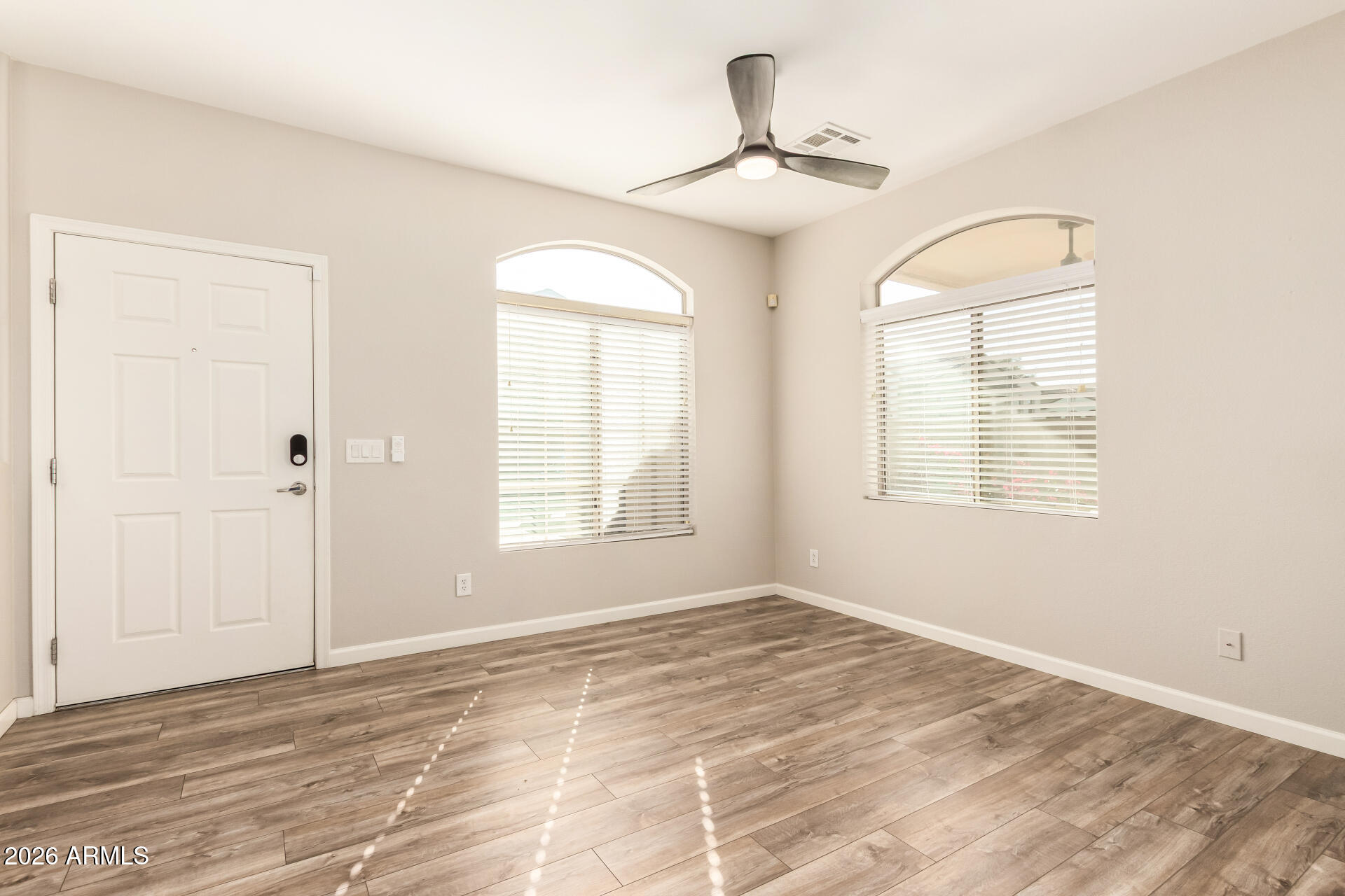 2725 E MINE CREEK Road 1010