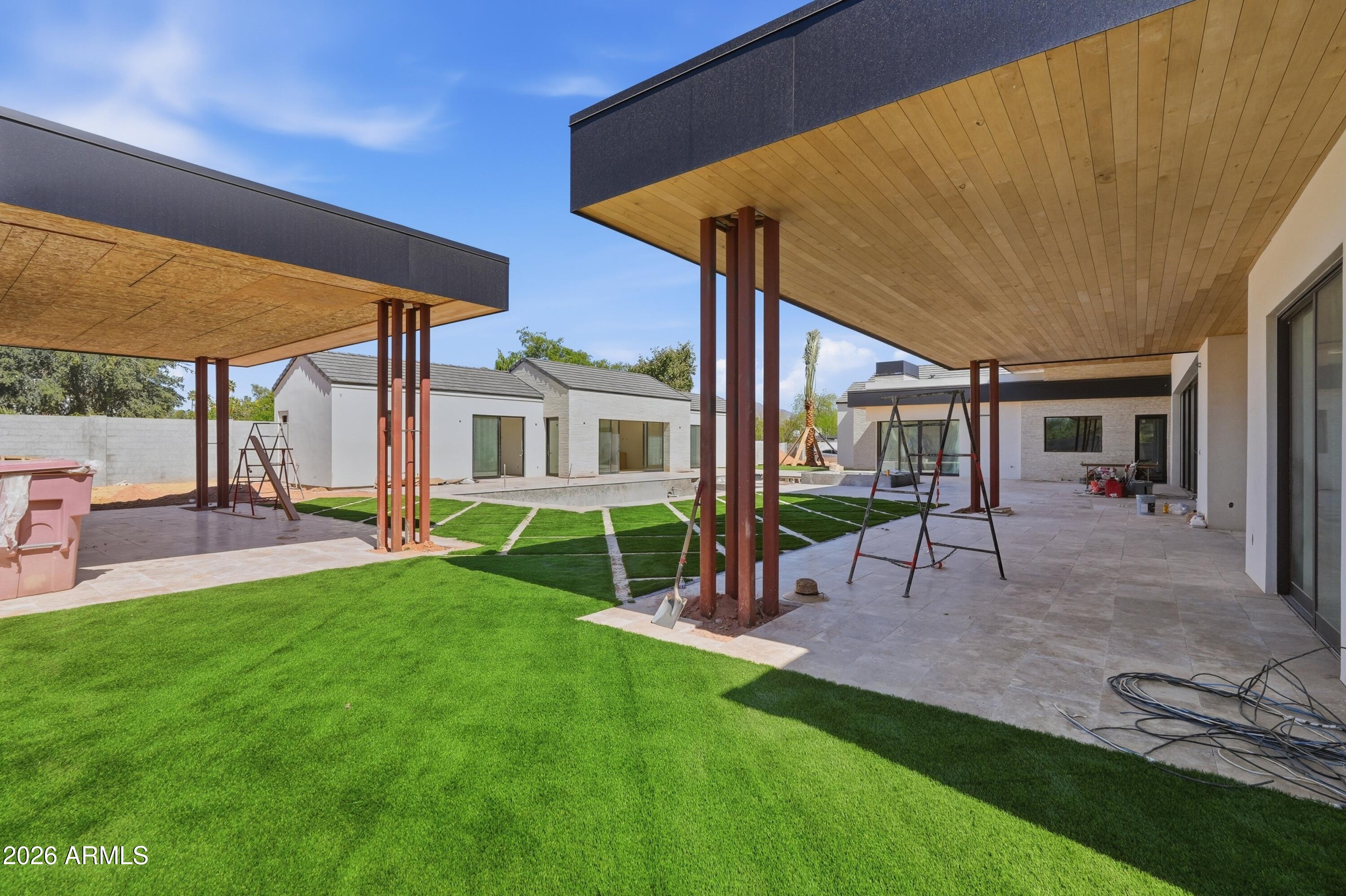 7620 E PARADISE Drive