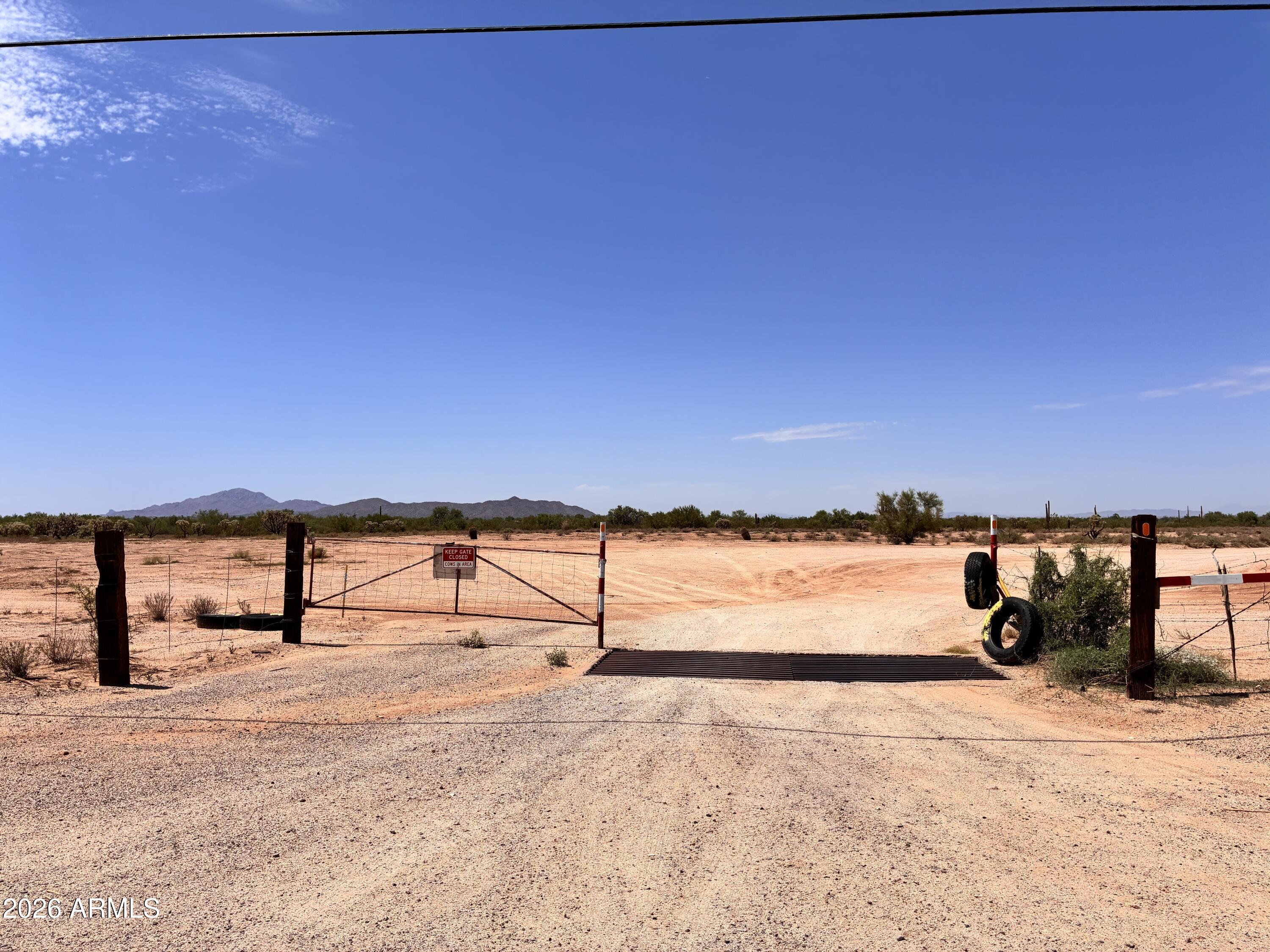 0 E Desert Hills Road -