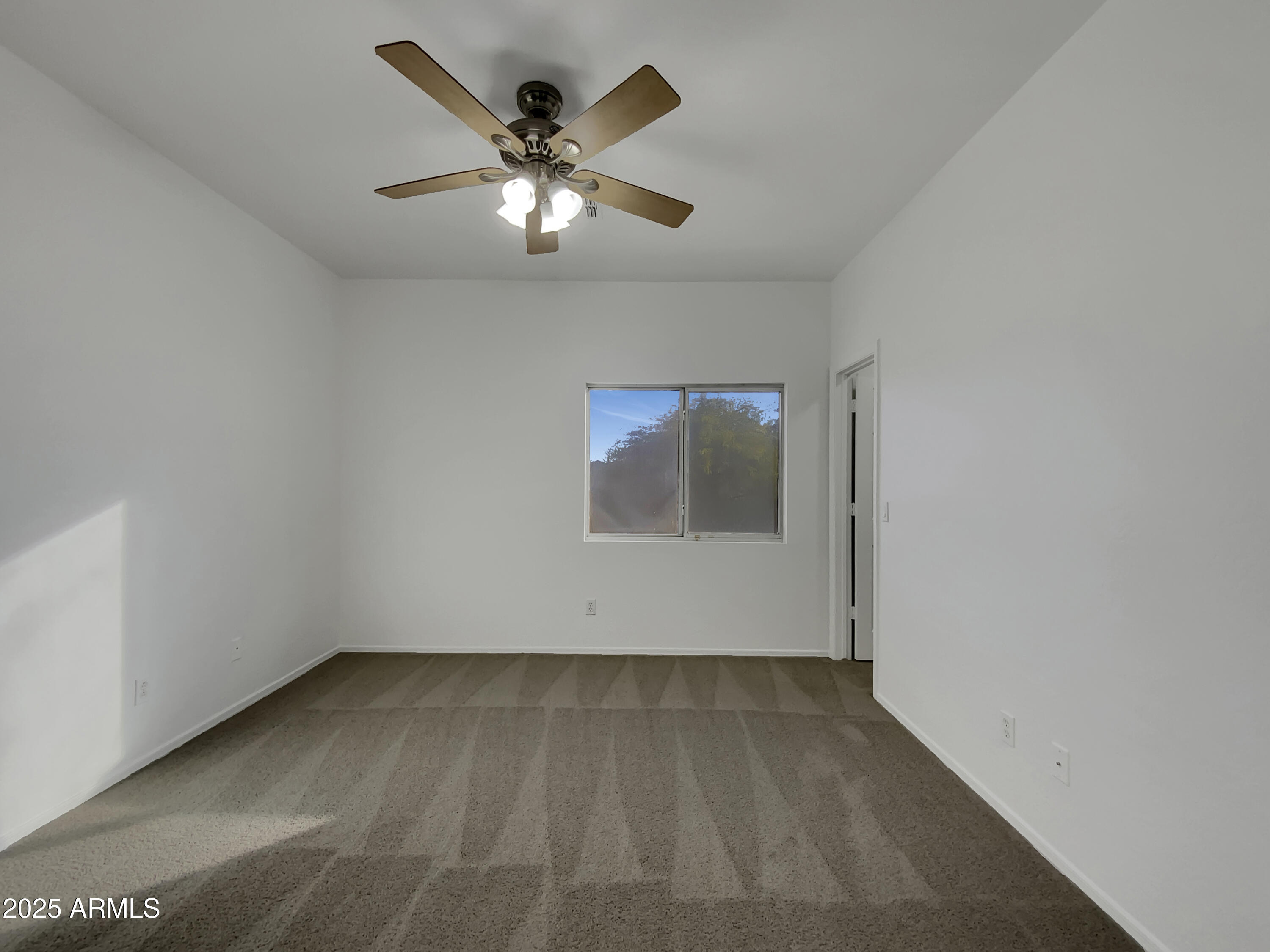 881 E LYNX Way