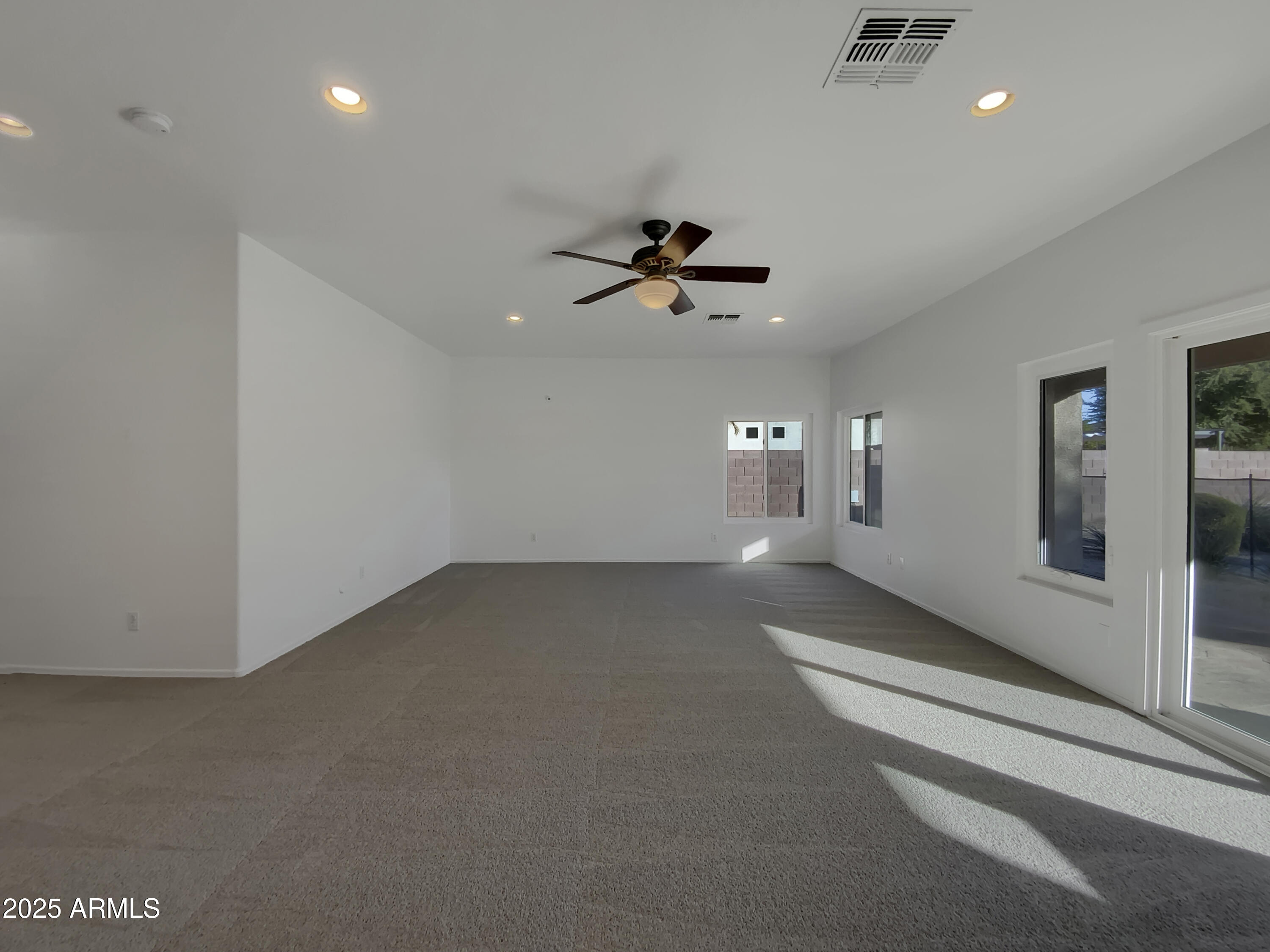 881 E LYNX Way