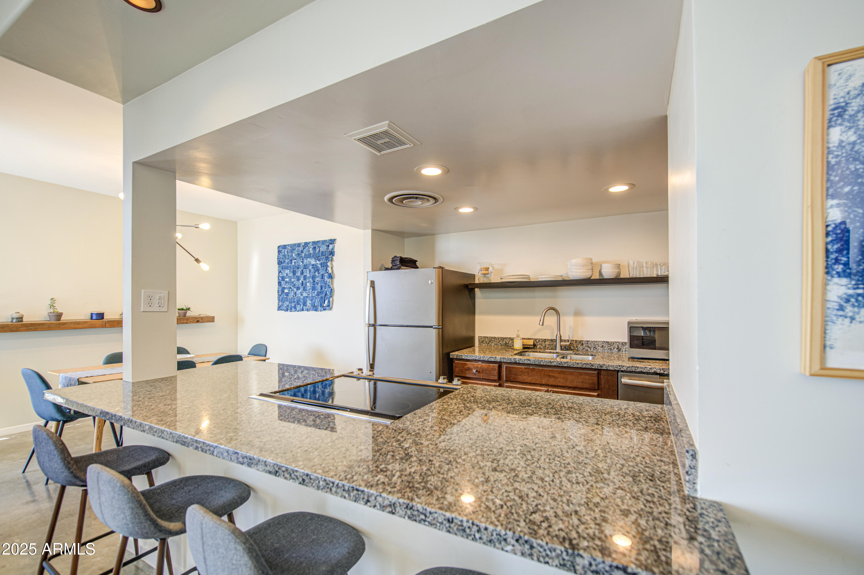 207 W CLARENDON Avenue 20B