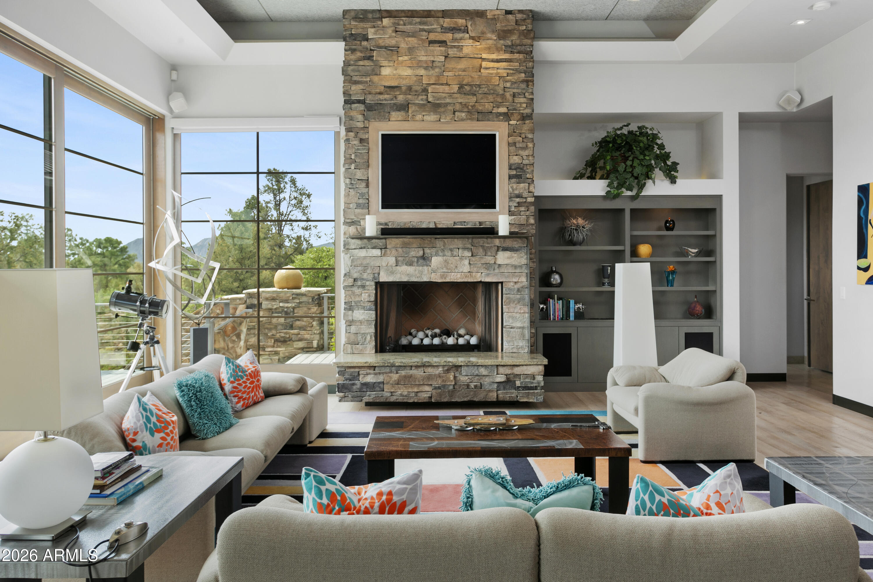 511 N GRAPEVINE Drive
