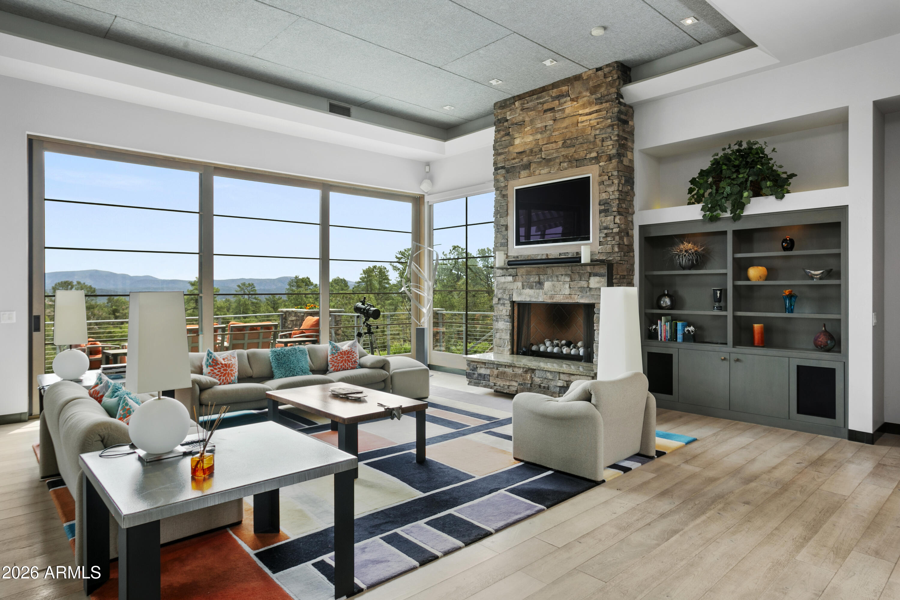 511 N GRAPEVINE Drive