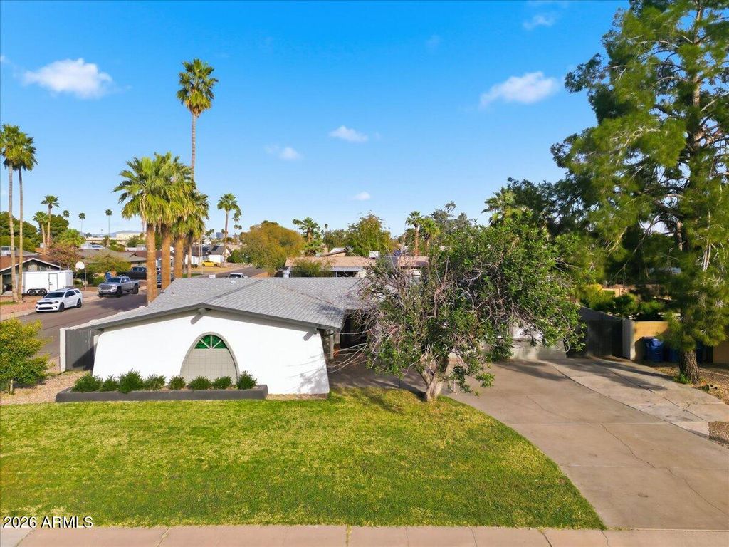 Photo of 4705 S Country Club Way, Tempe, AZ 85282 (MLS # 6989259)