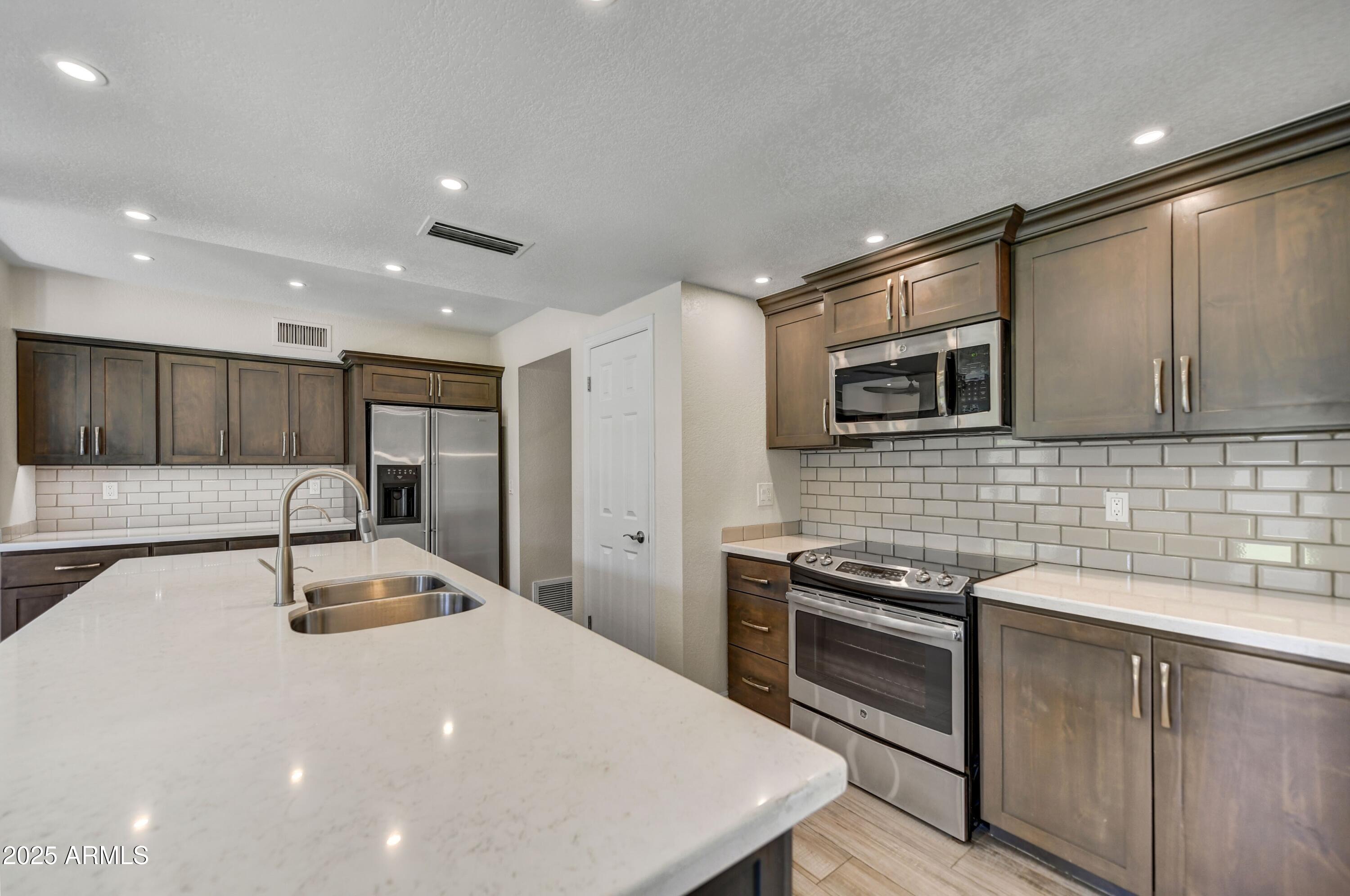 8184 E DEL CUARZO Drive