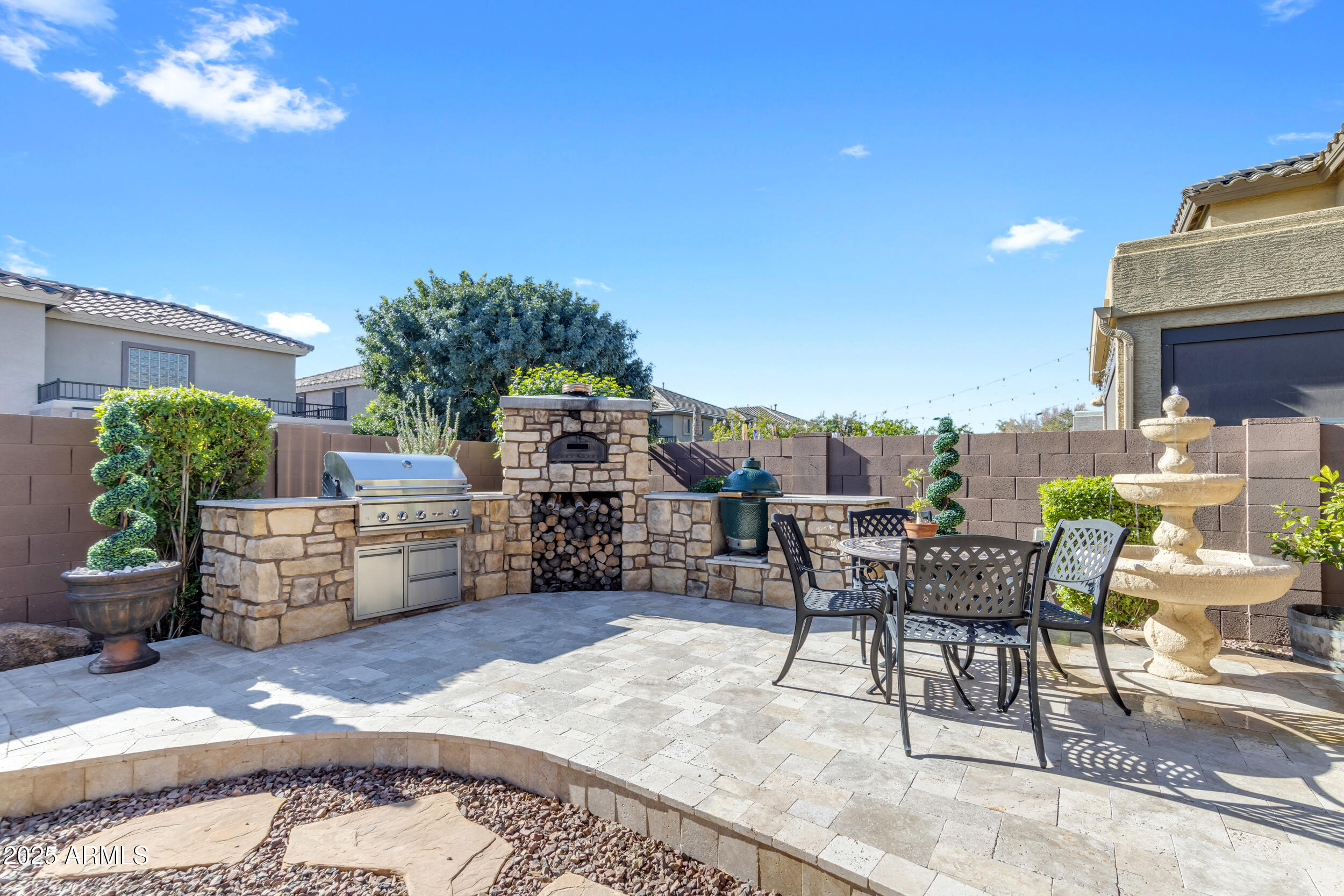 2715 W Cottonwood Lane