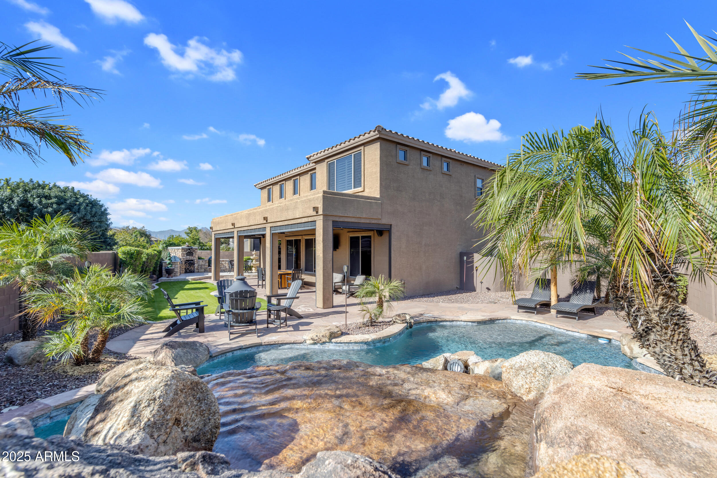 2715 W Cottonwood Lane