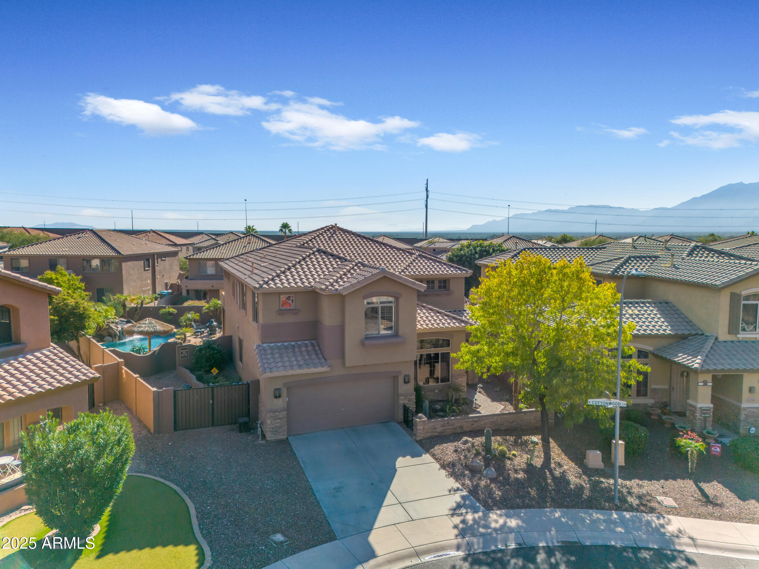 2715 W Cottonwood Lane