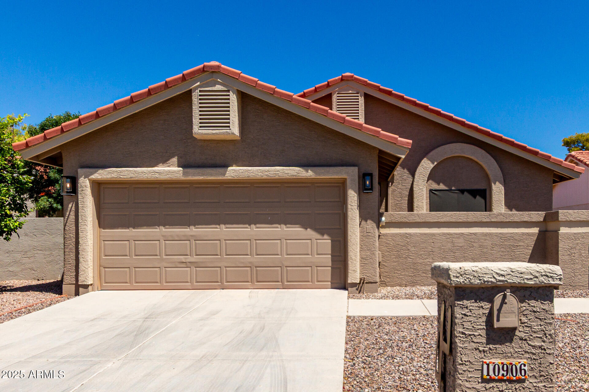 10906 E NAVAJO Drive