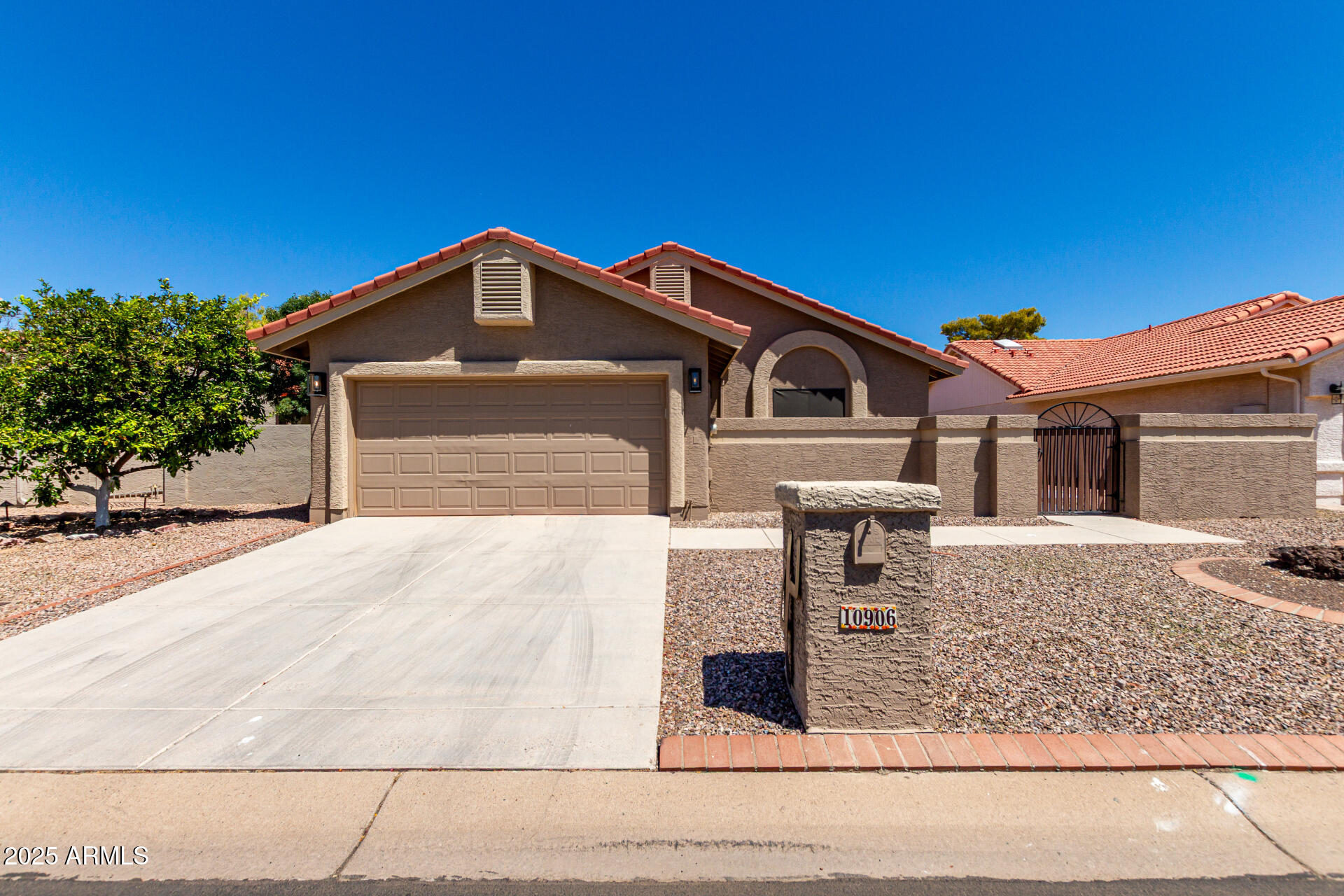 10906 E NAVAJO Drive