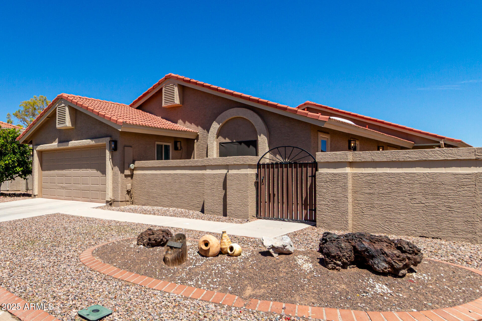 10906 E NAVAJO Drive