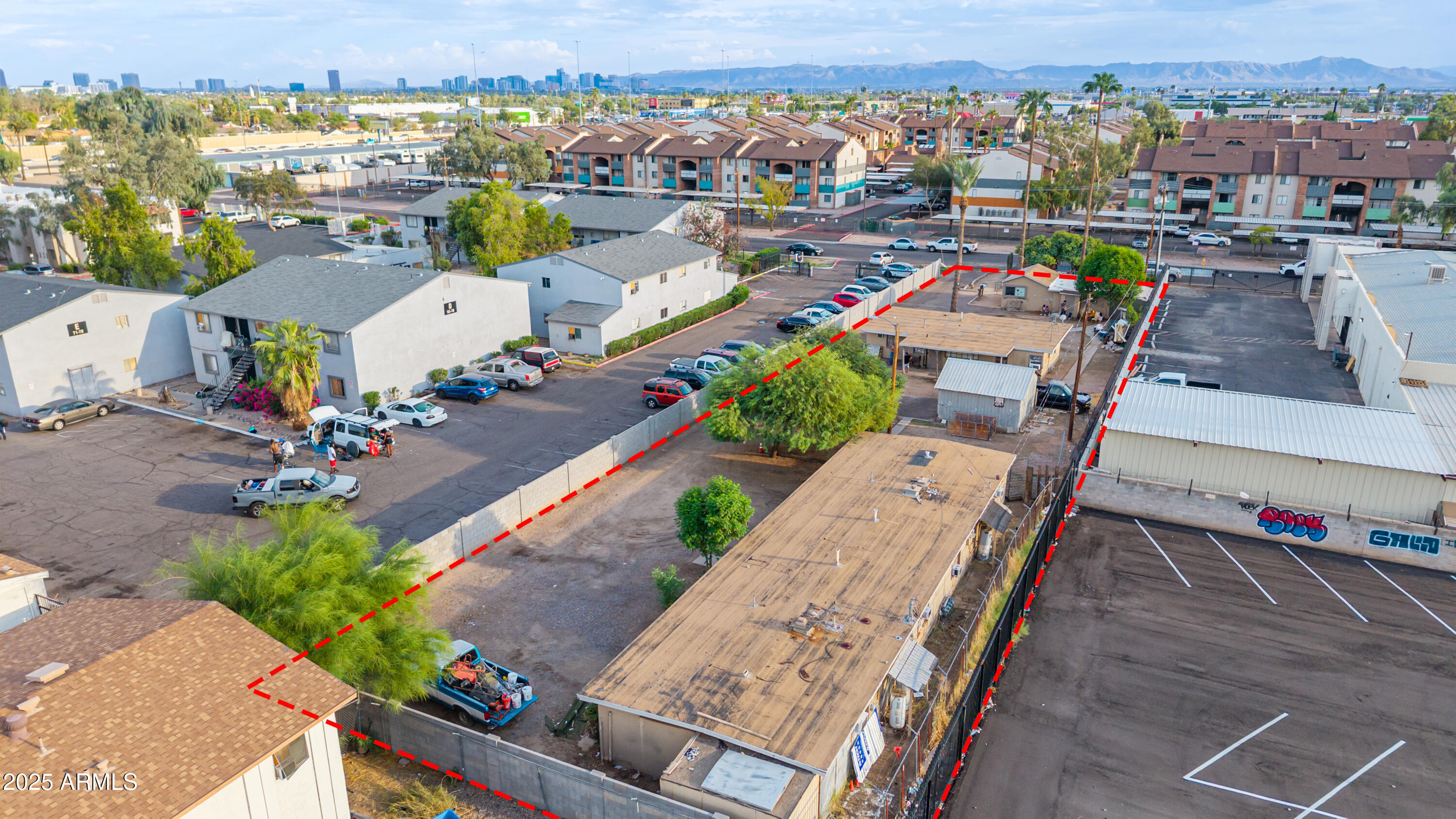 2612 W GLENROSA Avenue